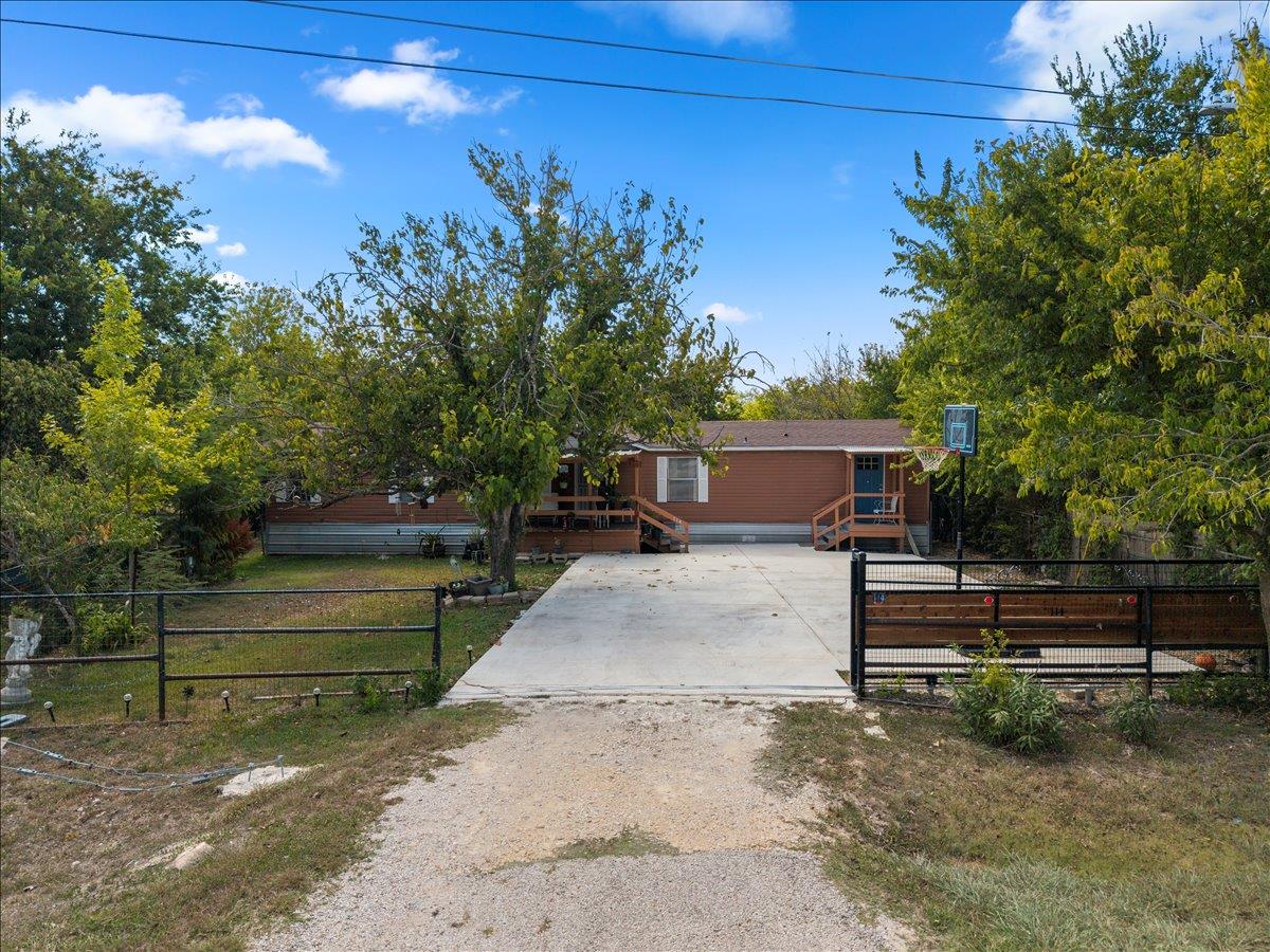 114 Dove Ln, Kyle, TX 78640