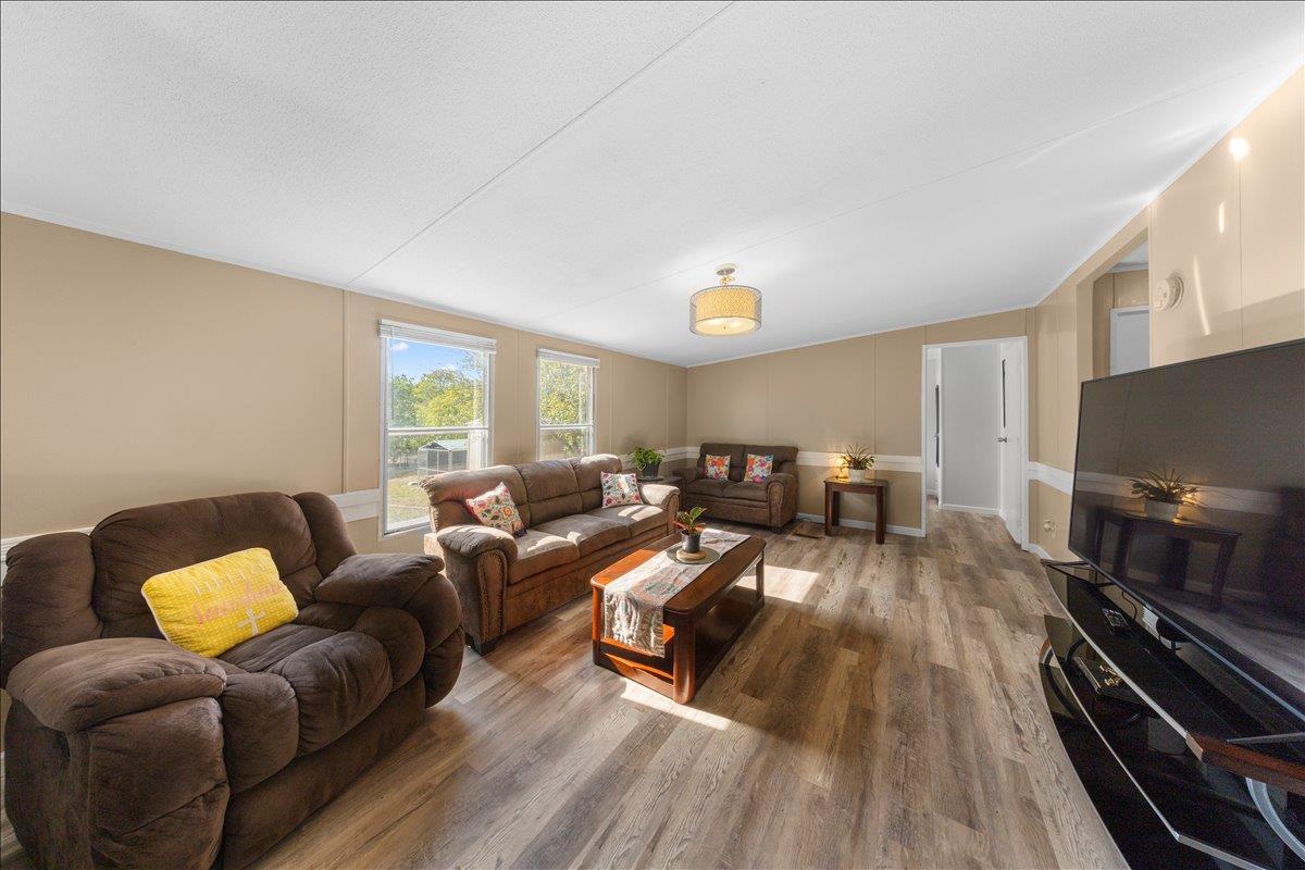 114 Dove Ln, Kyle, TX 78640