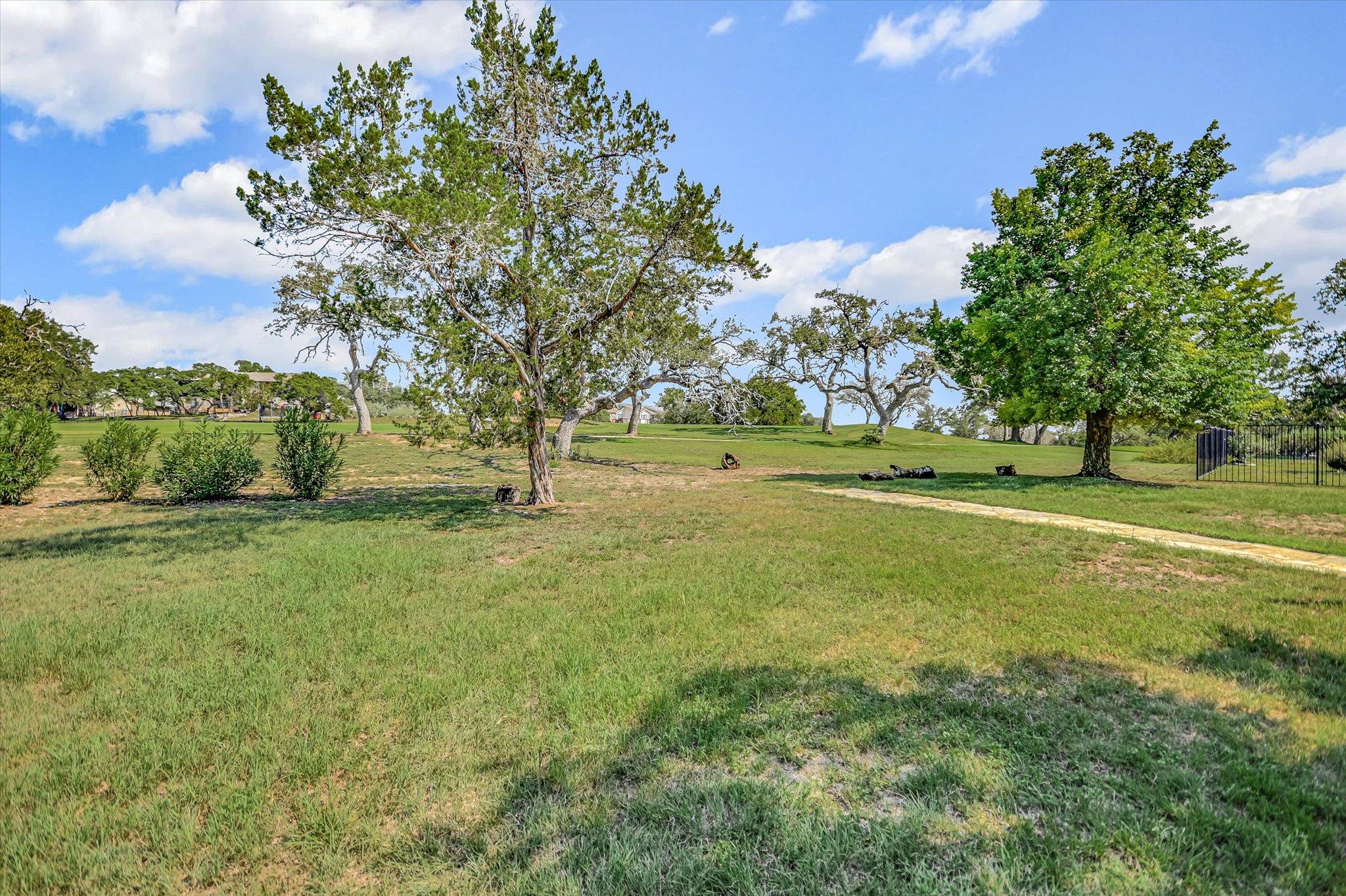 85 BROOKHOLLOW Dr, Wimberley, TX 78676