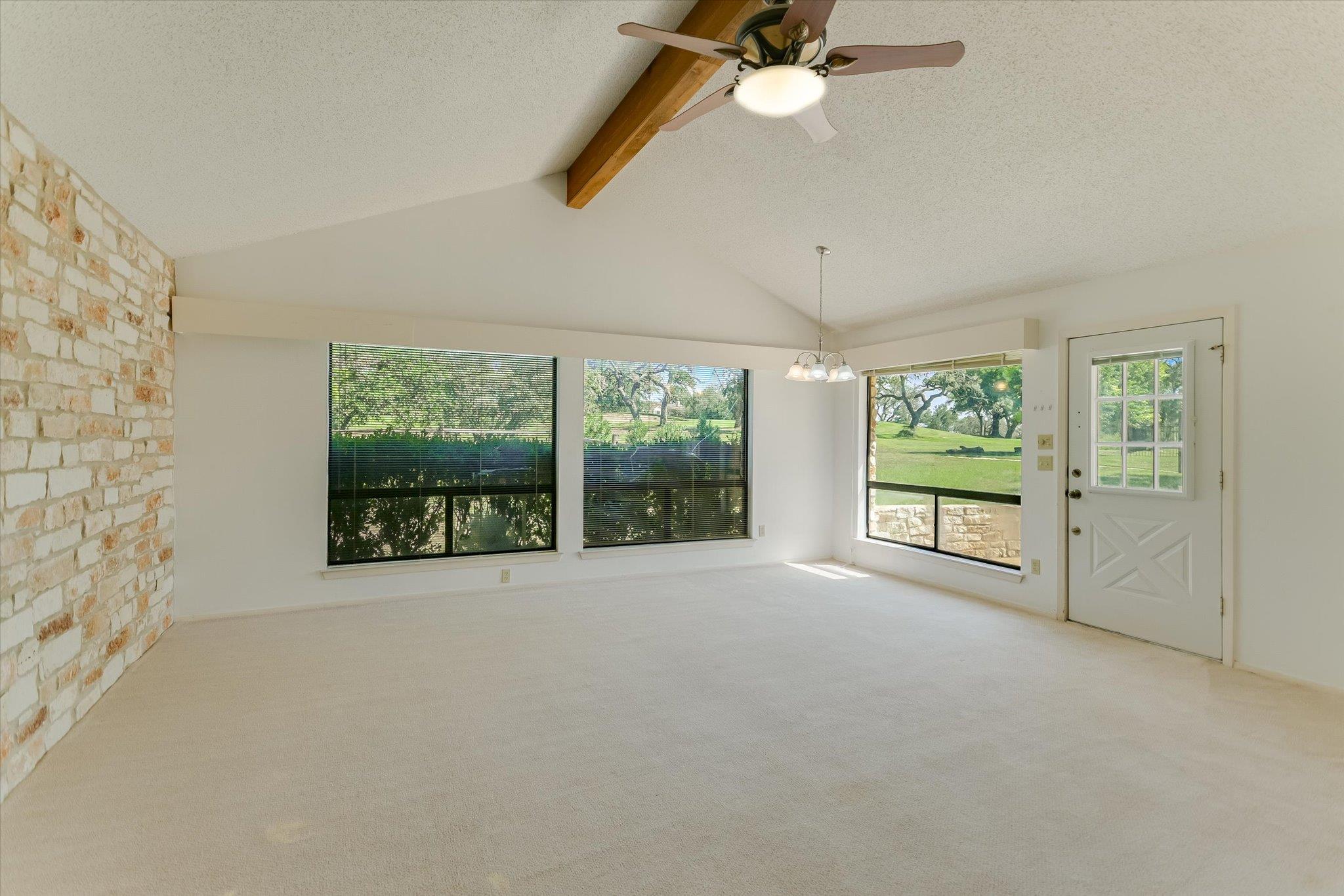 85 BROOKHOLLOW Dr, Wimberley, TX 78676