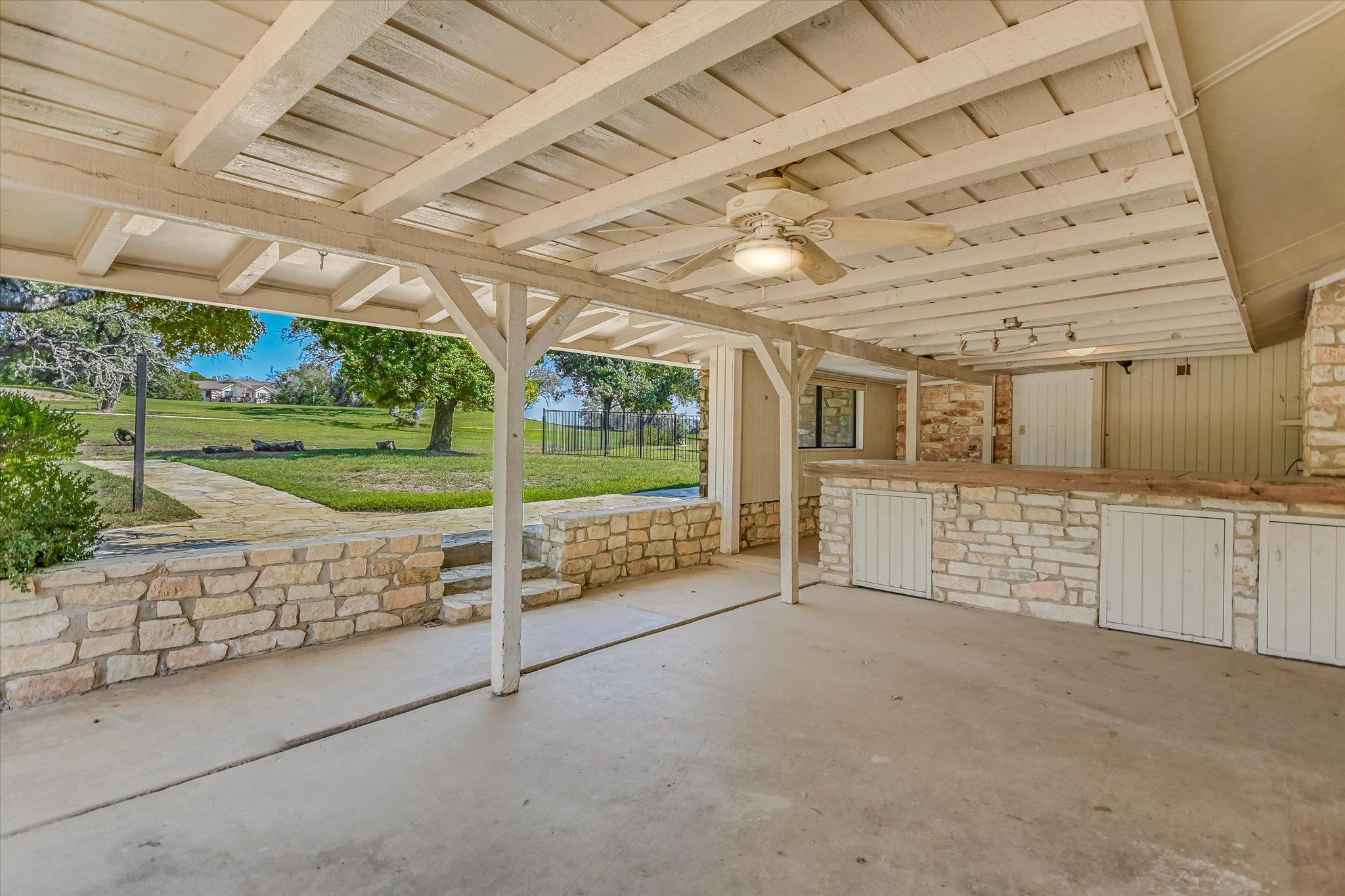 85 BROOKHOLLOW Dr, Wimberley, TX 78676