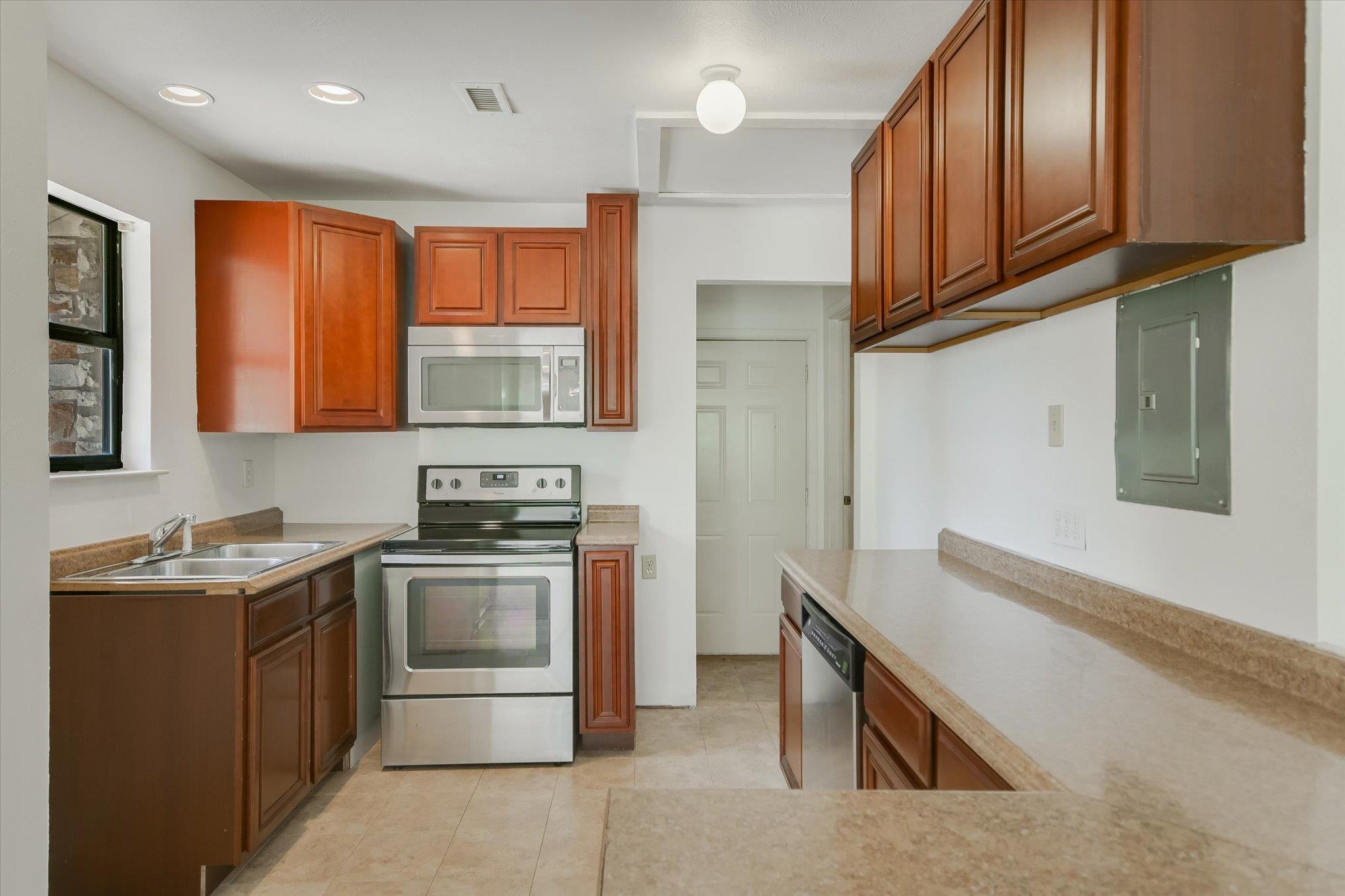 85 BROOKHOLLOW Dr, Wimberley, TX 78676