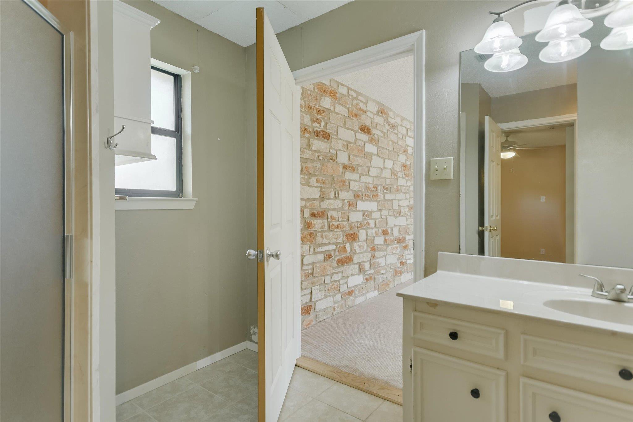 85 BROOKHOLLOW Dr, Wimberley, TX 78676