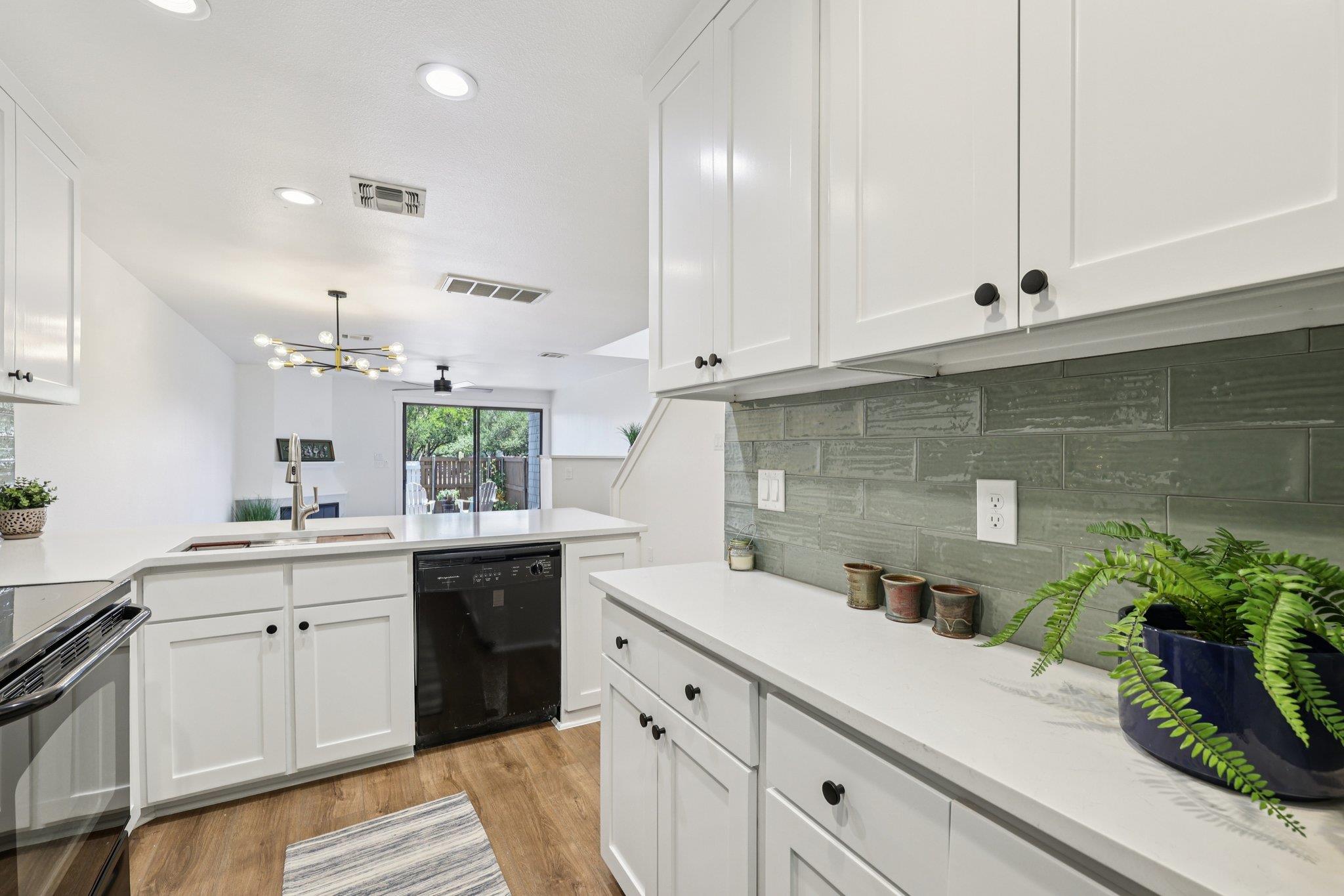 7122 Wood Hollow Dr # 52, Austin, TX 78731