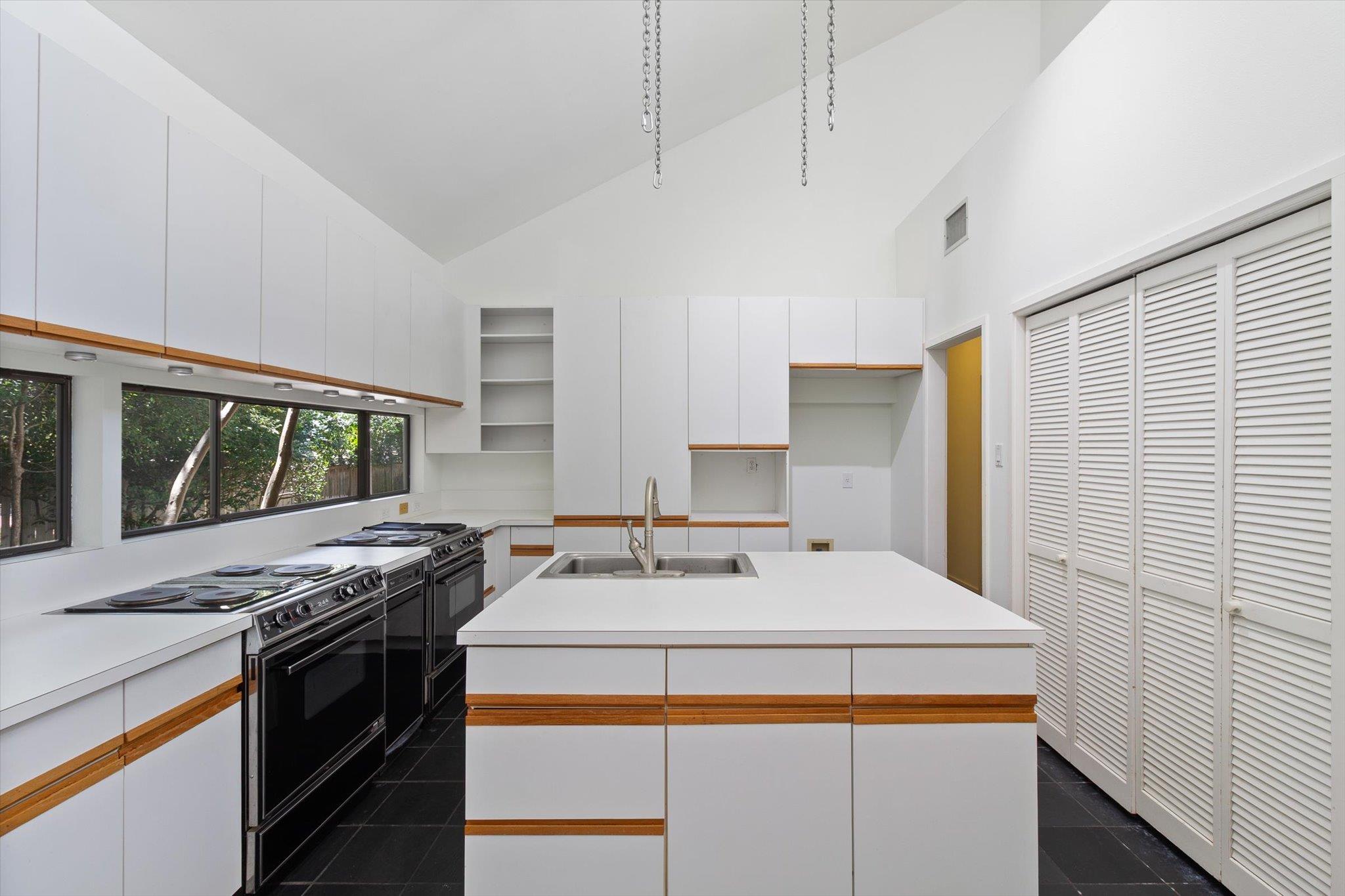 708 Snyder Hill Dr, San Marcos, TX 78666