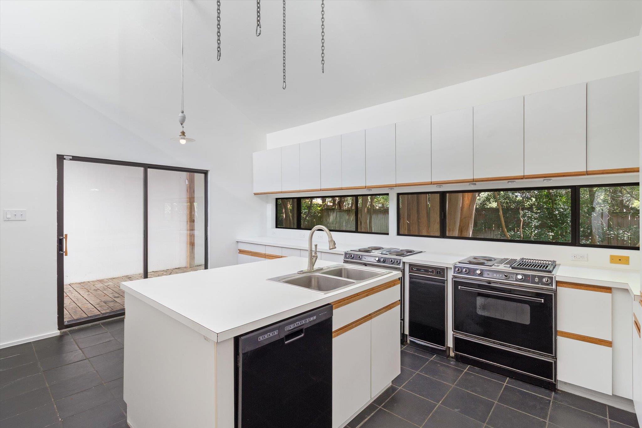 708 Snyder Hill Dr, San Marcos, TX 78666