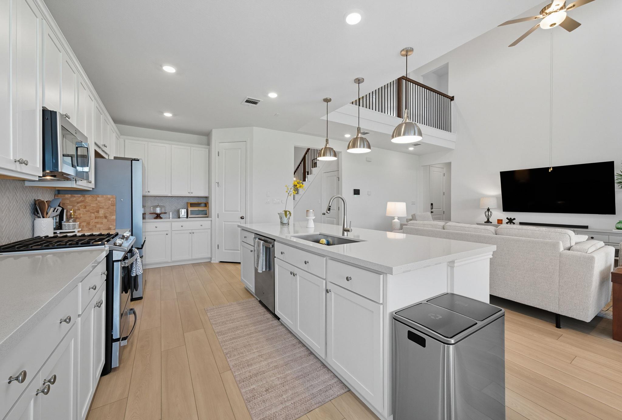 6808 Quiet Stream Way, Buda, TX 78610