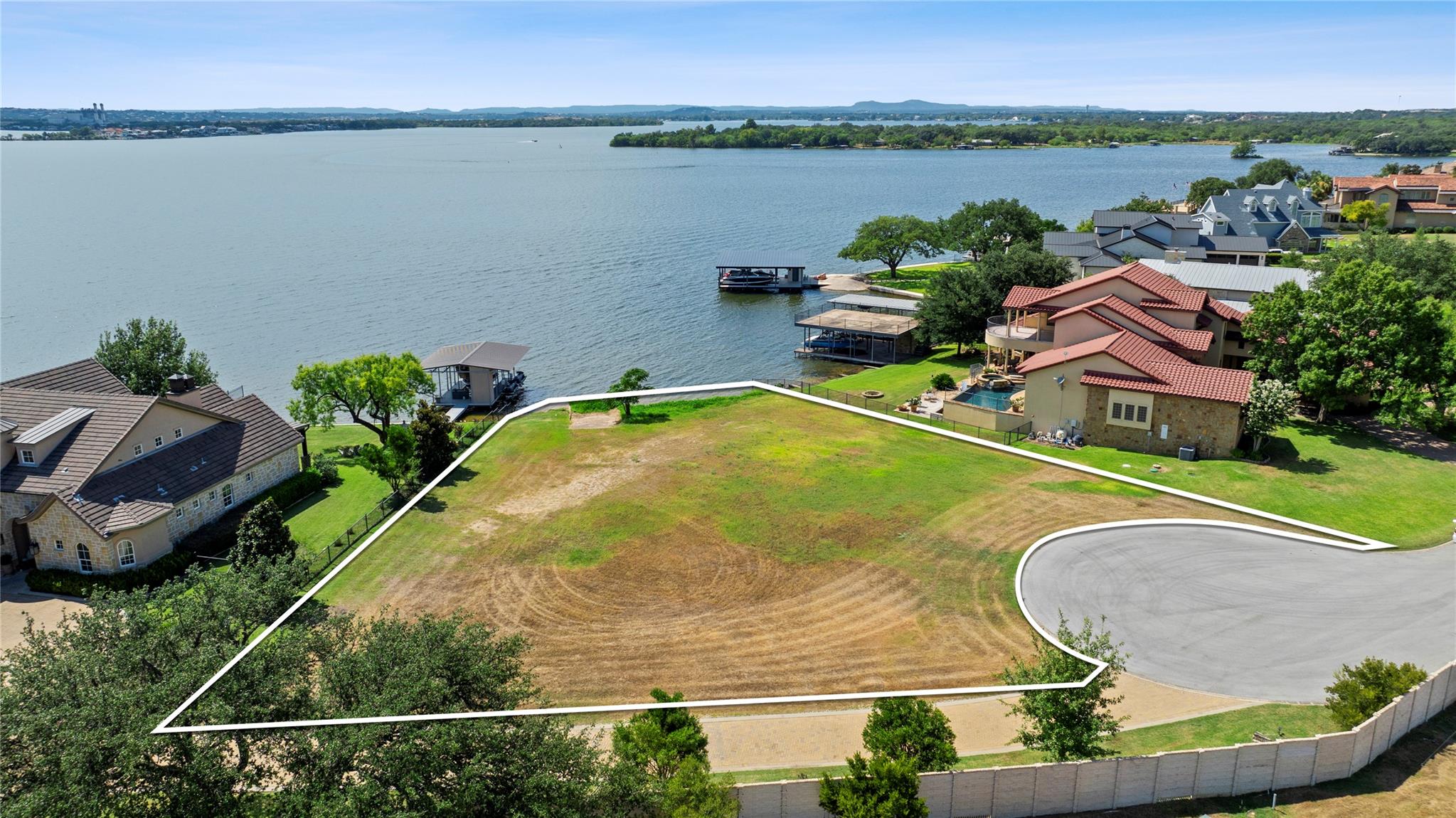 207 Wilderness Dr E, Marble Falls, TX 78654