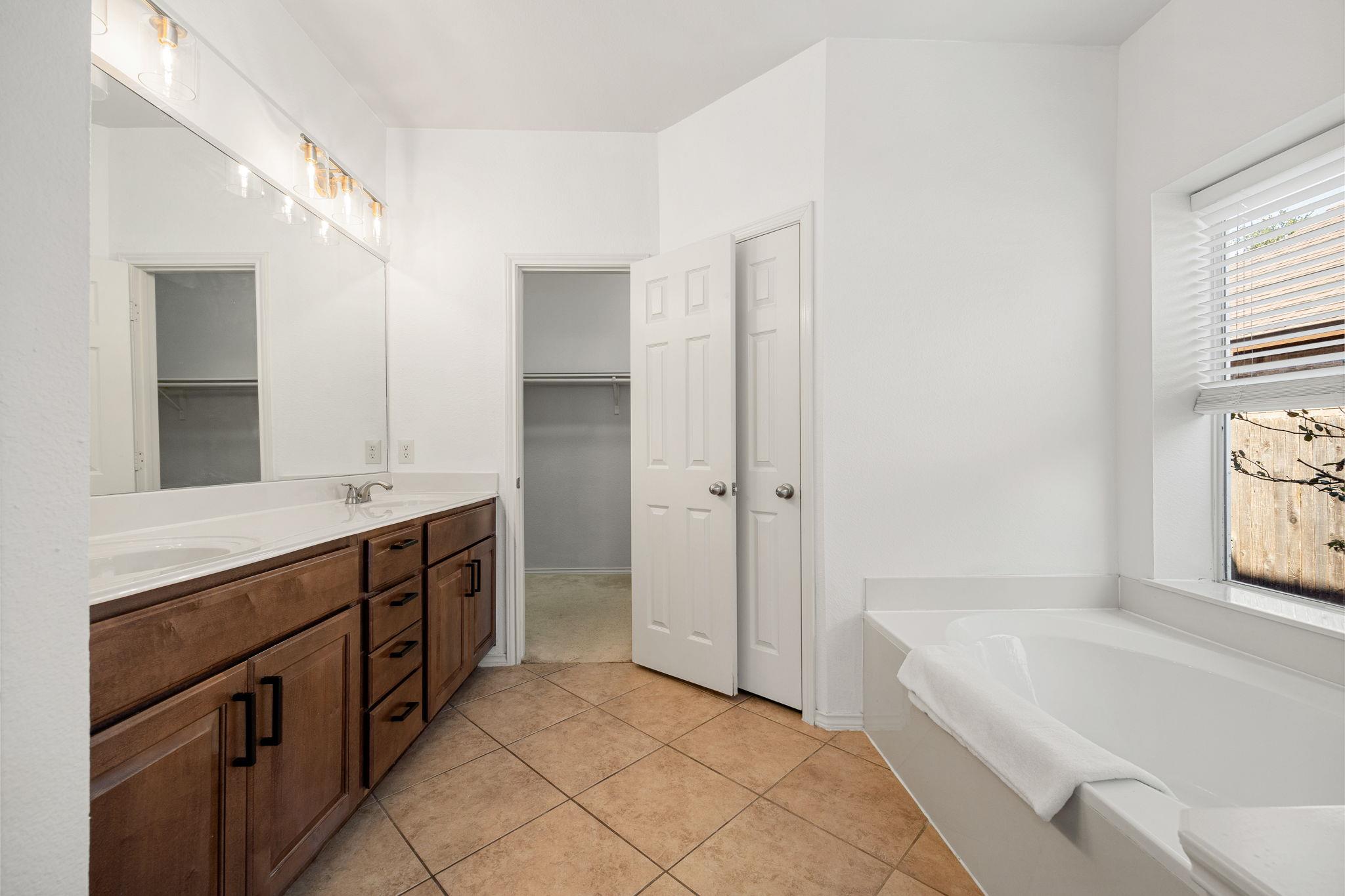 21001 Haddington Cv, Hutto, TX 78634