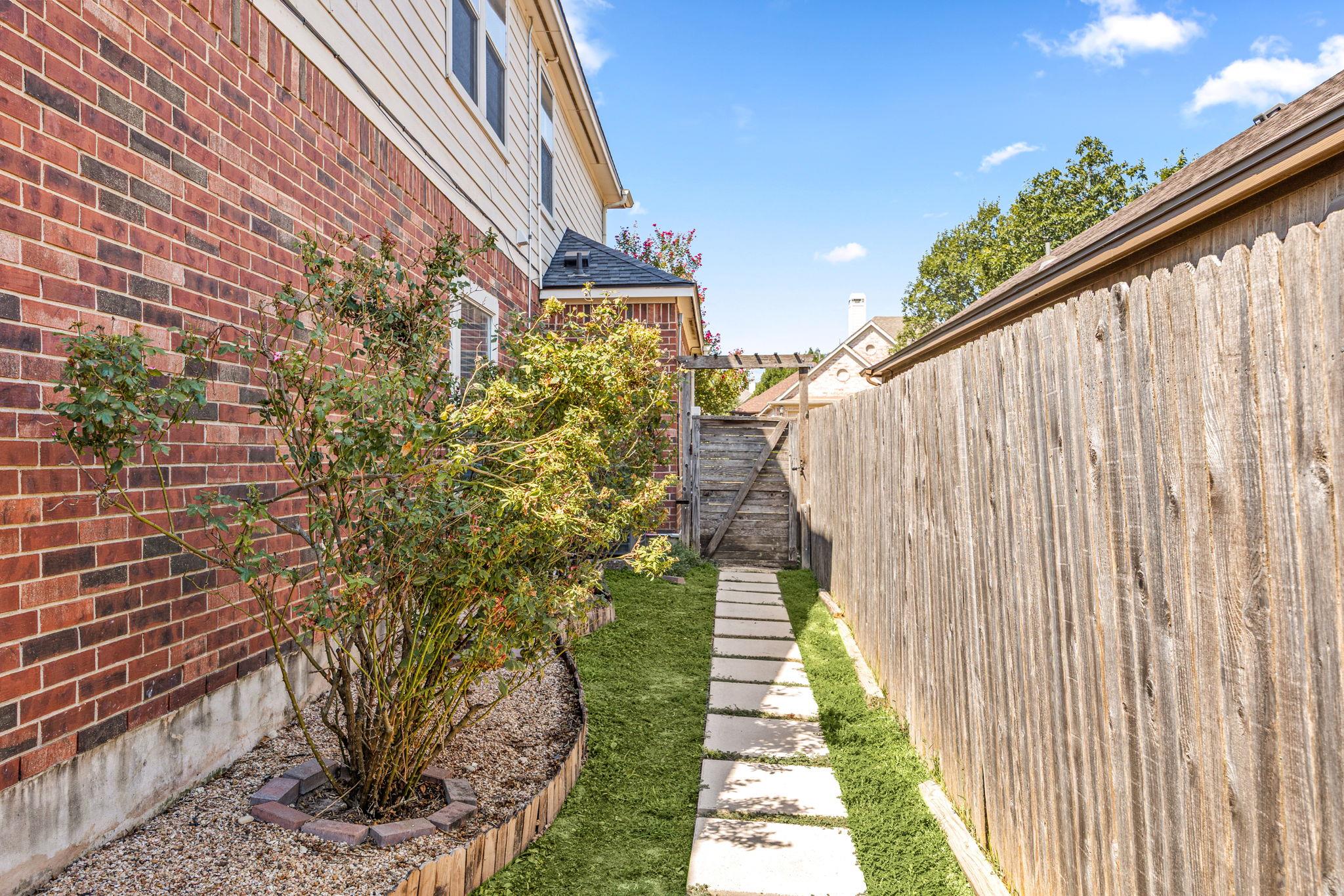 21001 Haddington Cv, Hutto, TX 78634