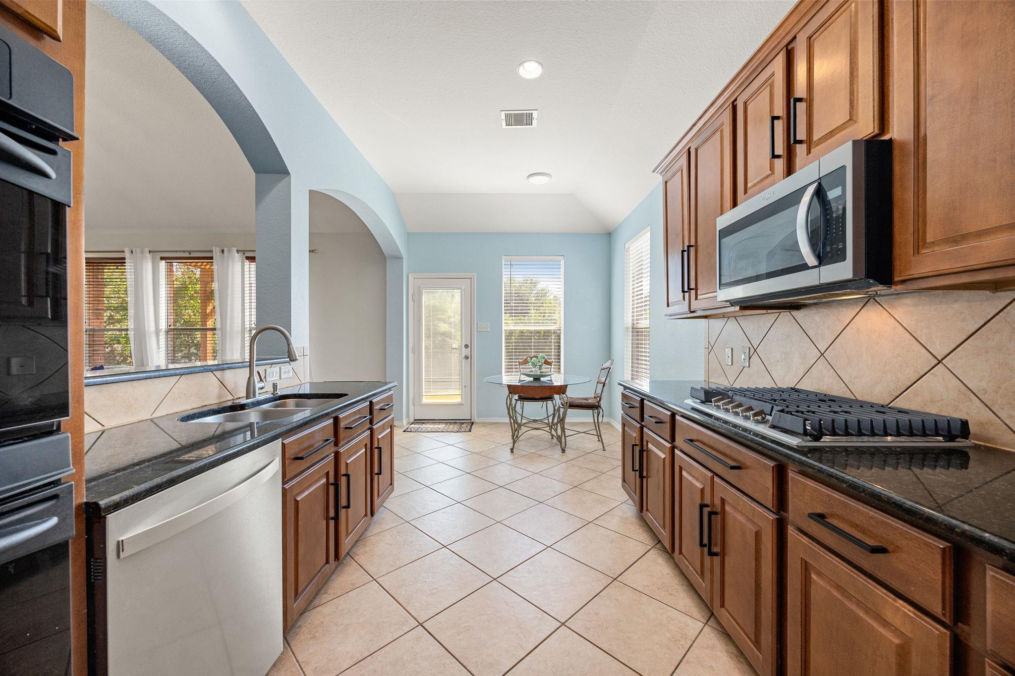 21001 Haddington Cv, Hutto, TX 78634