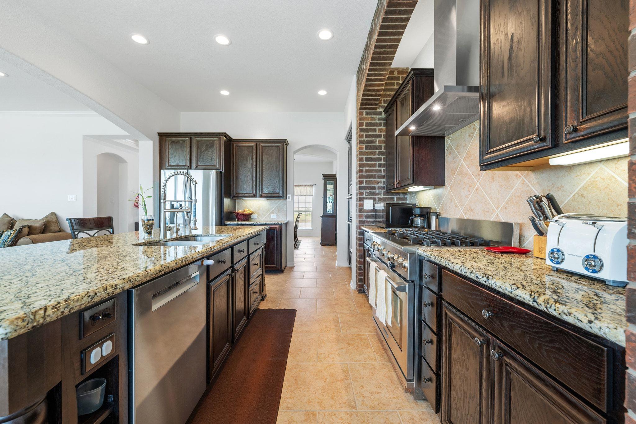 2955 County Road 100, Hutto, TX 78634