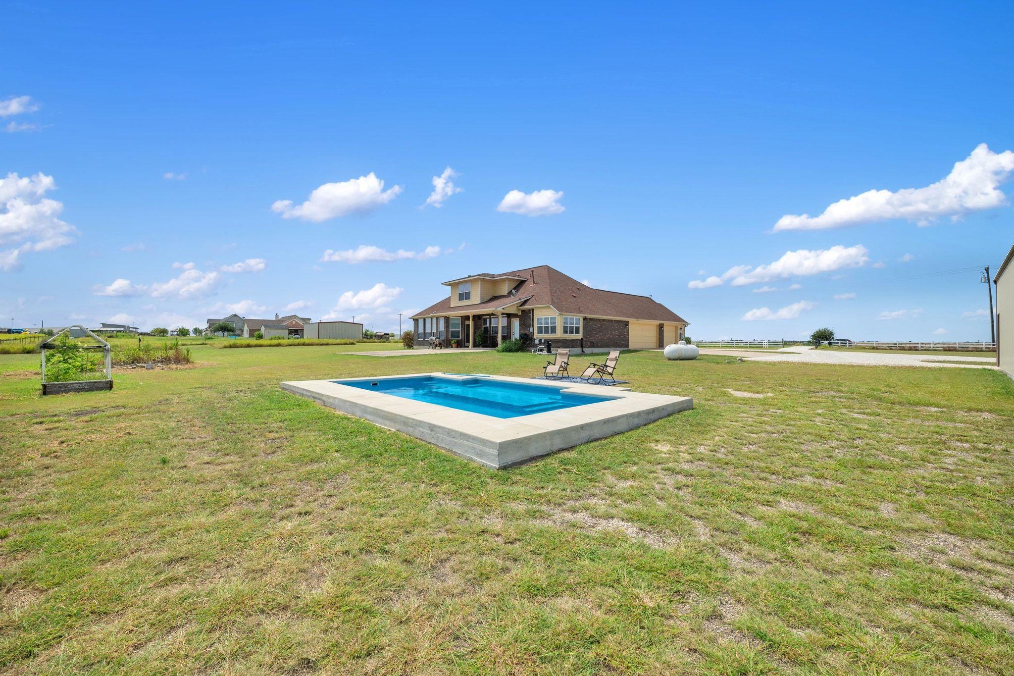 2955 County Road 100, Hutto, TX 78634