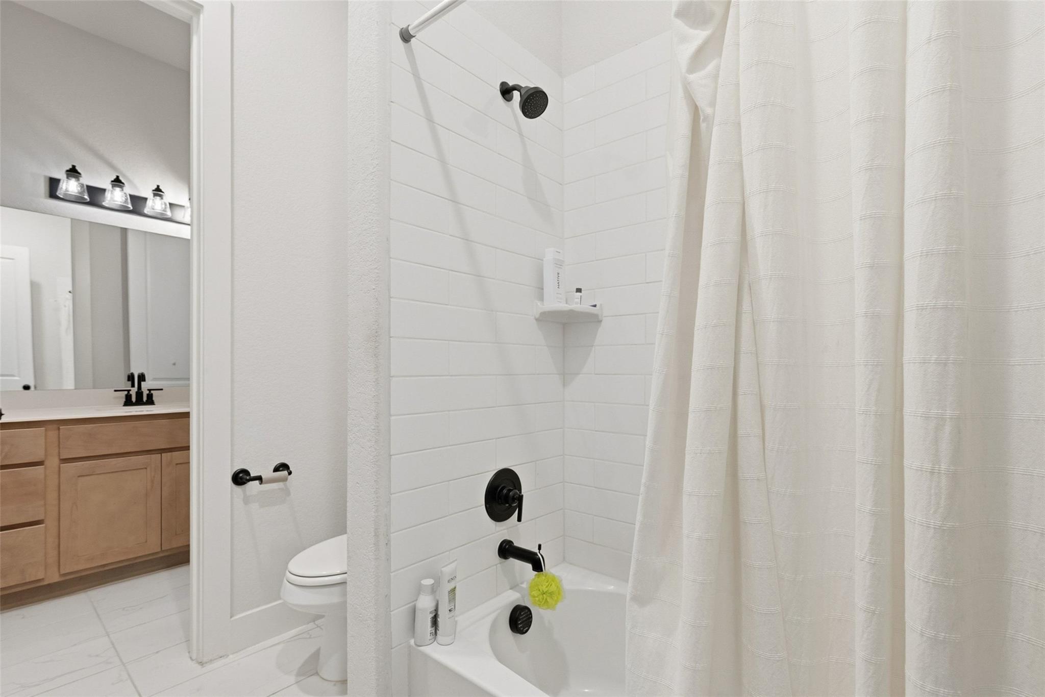 205 Quiet Oak Rd, San Marcos, TX 78666