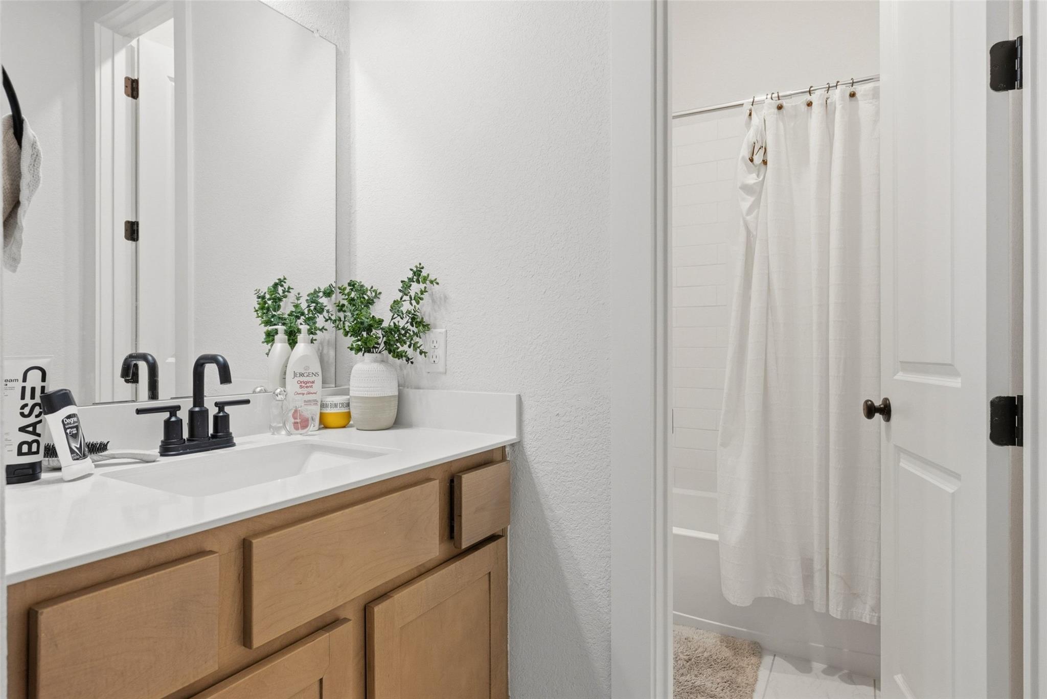 205 Quiet Oak Rd, San Marcos, TX 78666