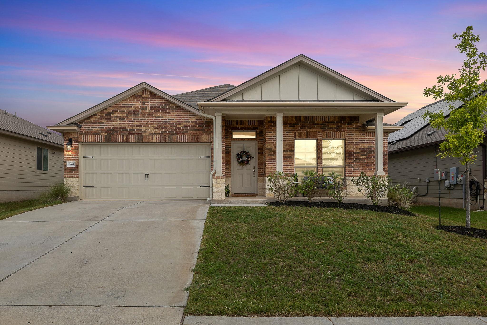 1944 T H Johnson Dr, Taylor, TX 76574