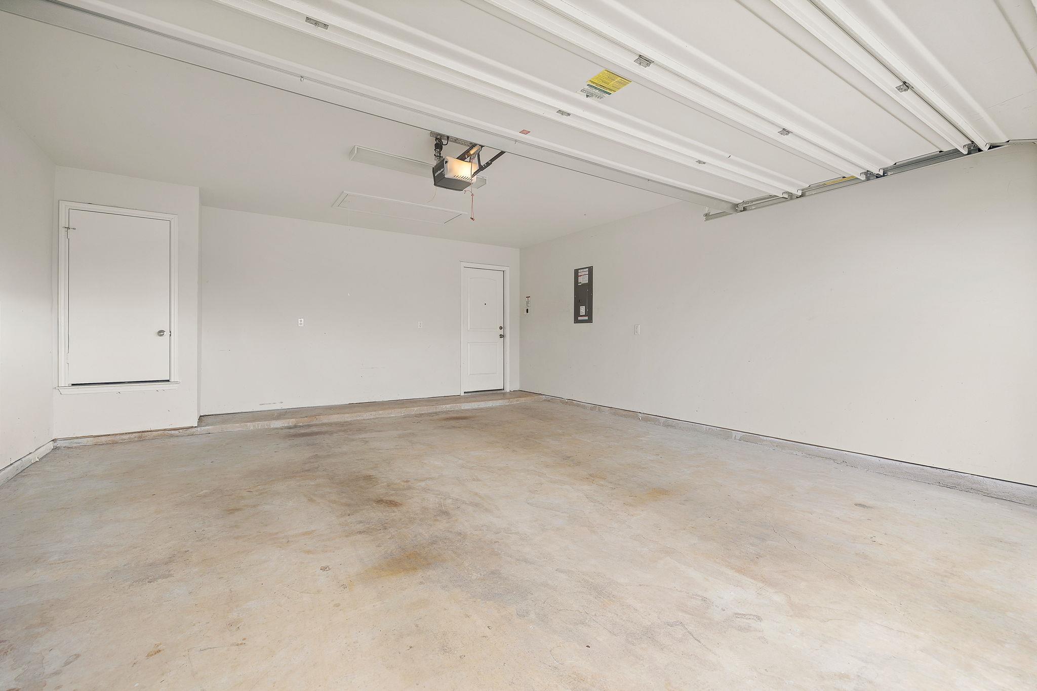 1944 T H Johnson Dr, Taylor, TX 76574