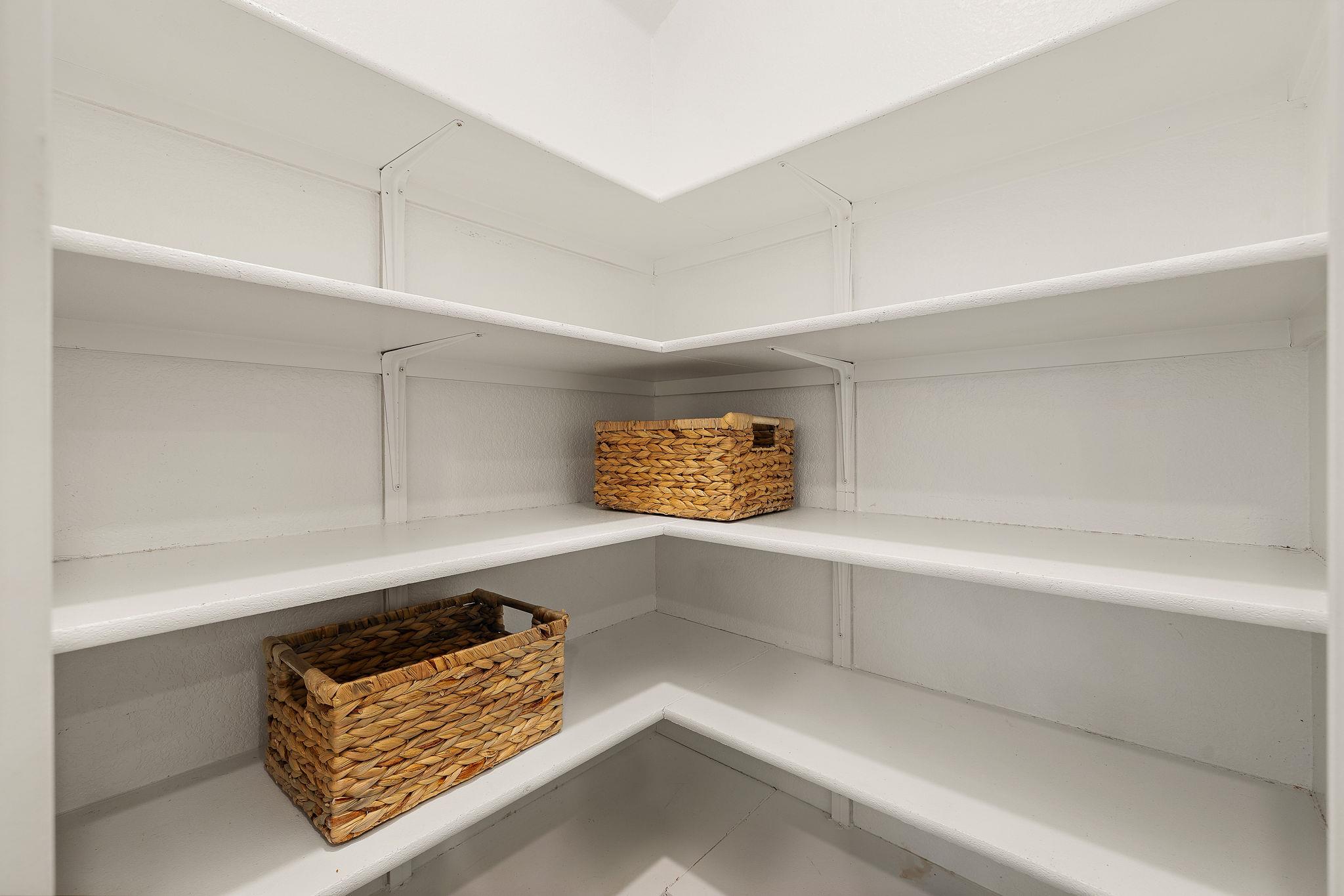 1944 T H Johnson Dr, Taylor, TX 76574