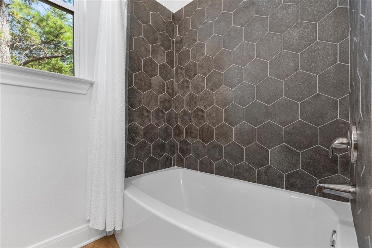 133 Lake Point Way, Bastrop, TX 78602