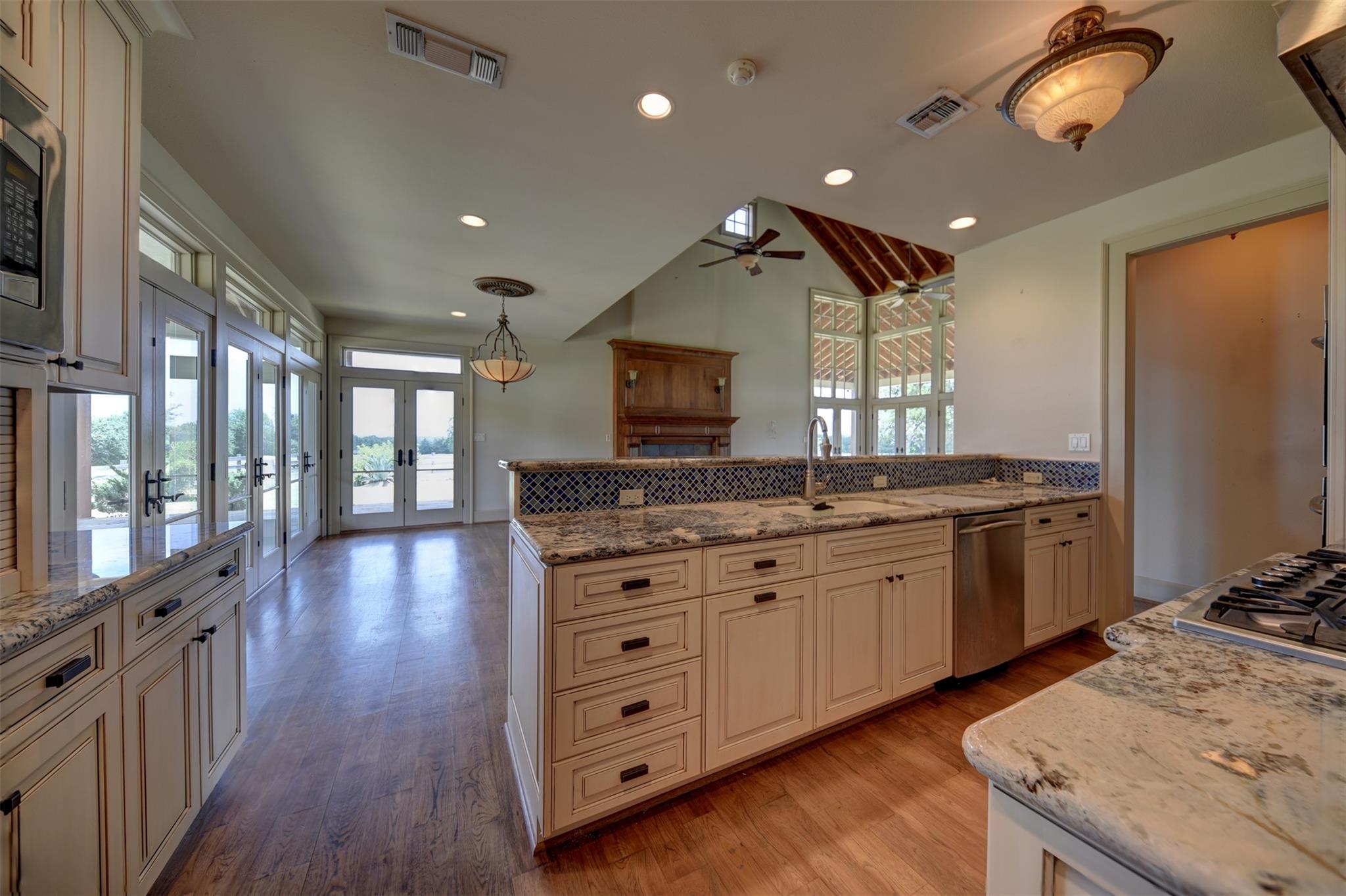 7157 FM 1697, Carmine, TX 78932