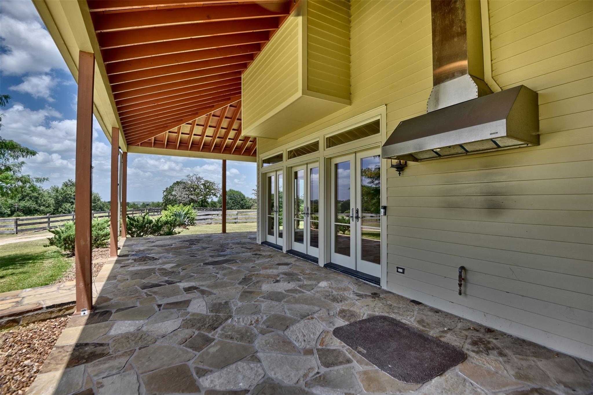 7157 FM 1697, Carmine, TX 78932