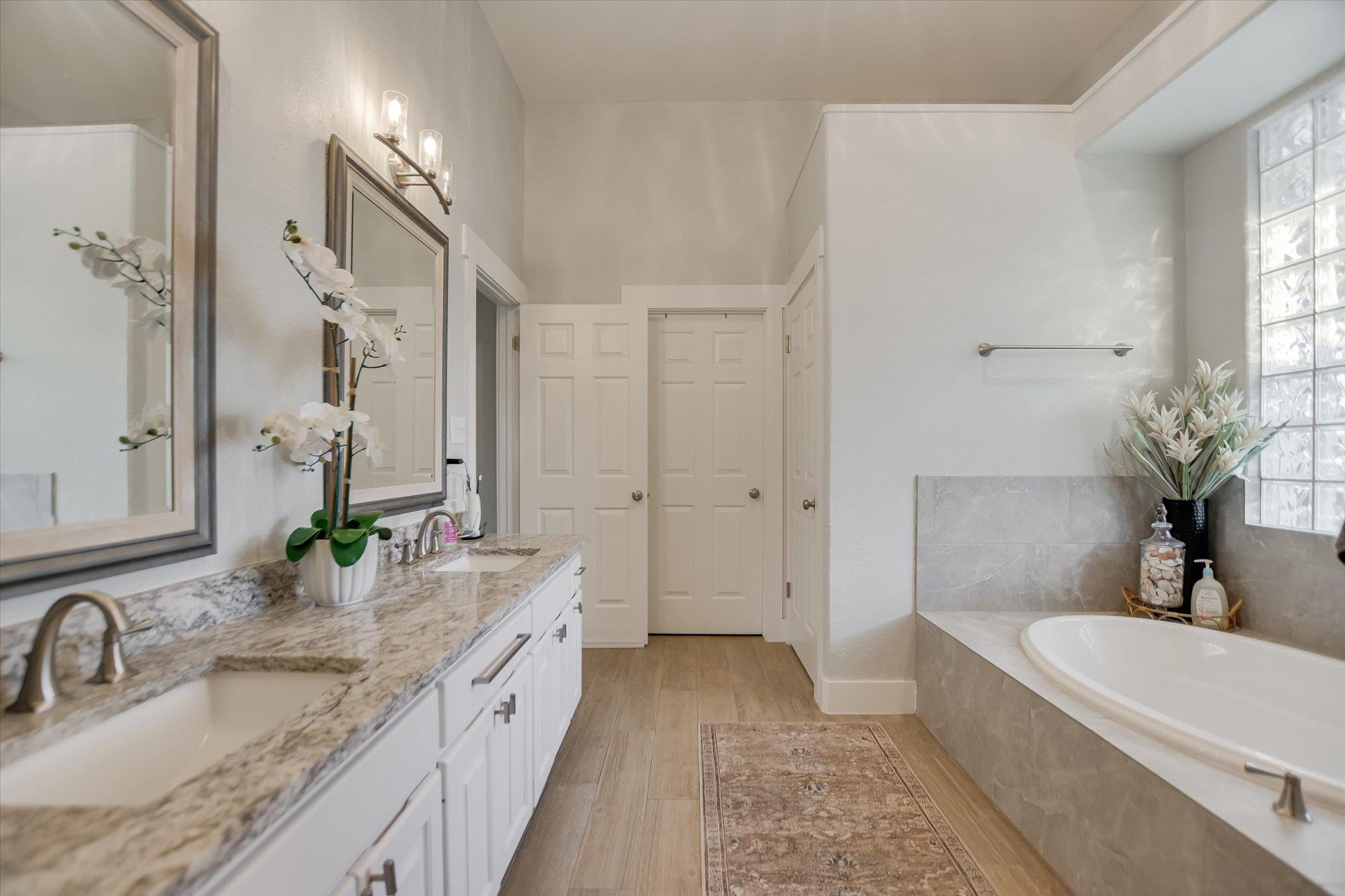 800 Western Bit, Horseshoe Bay, TX 78657