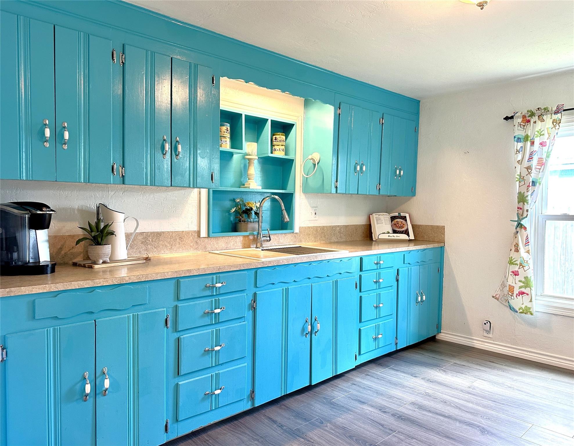 302 E Dallas Ave, Seadrift, TX 77983