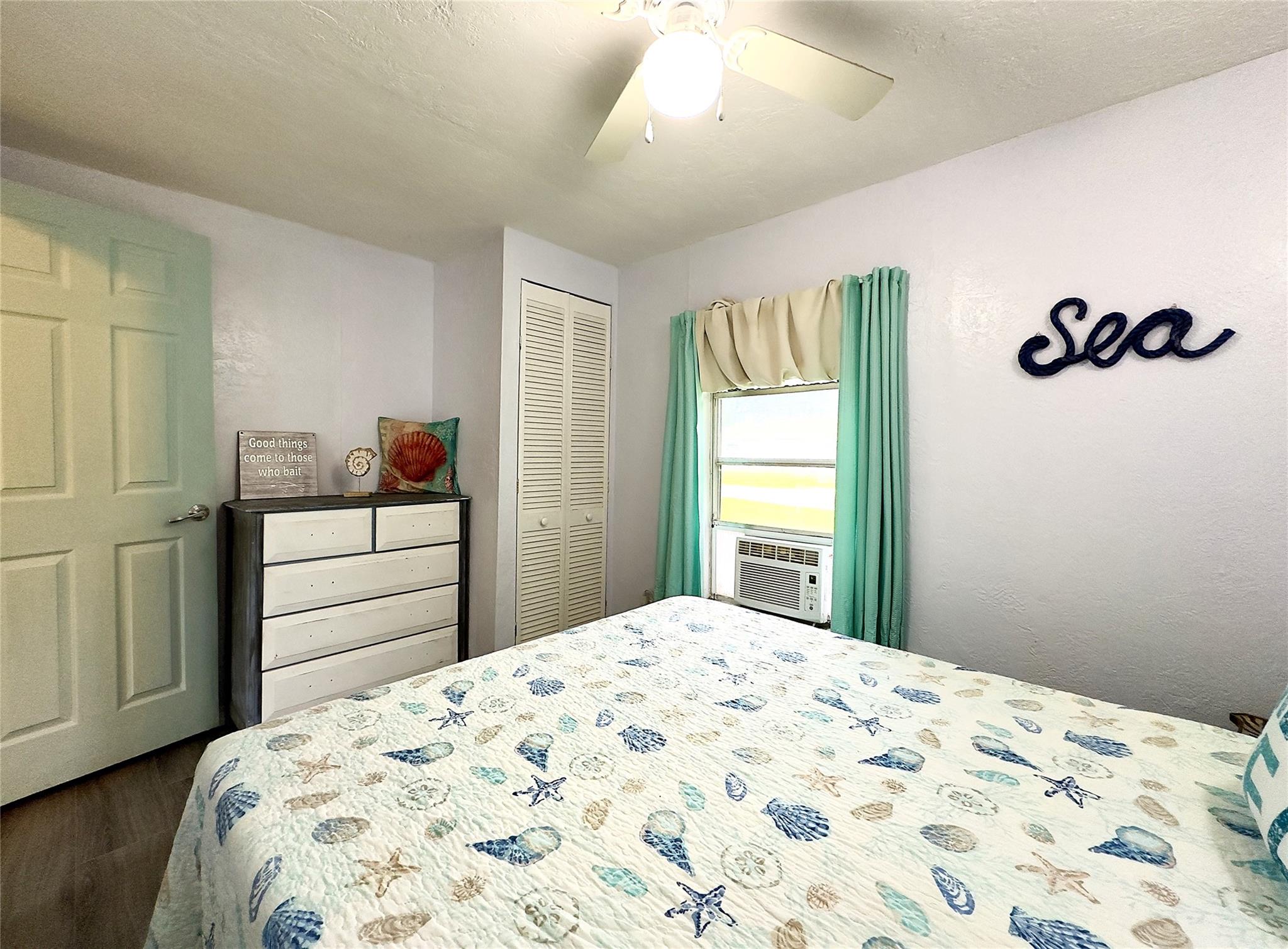 302 E Dallas Ave, Seadrift, TX 77983