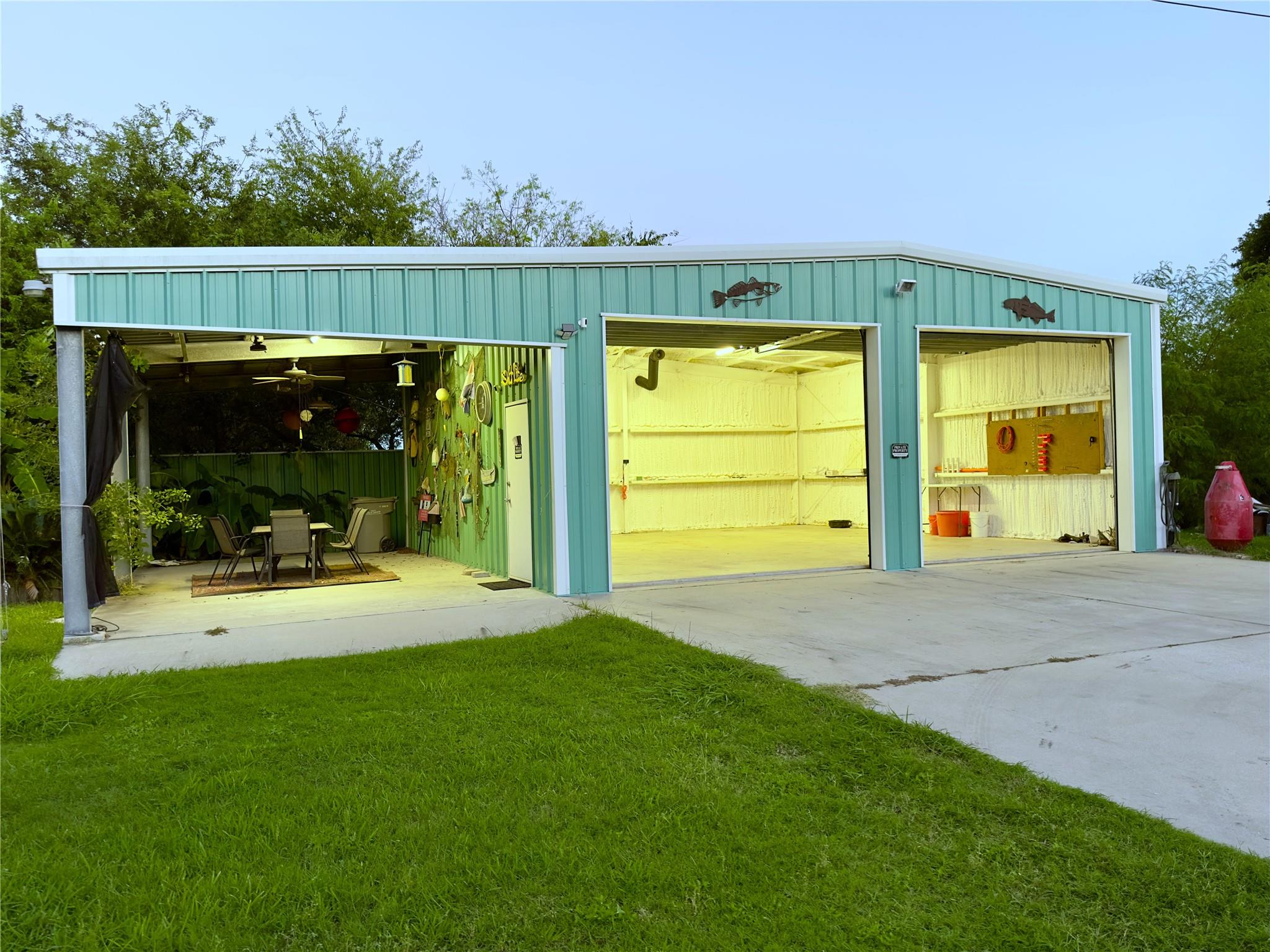 302 E Dallas Ave, Seadrift, TX 77983