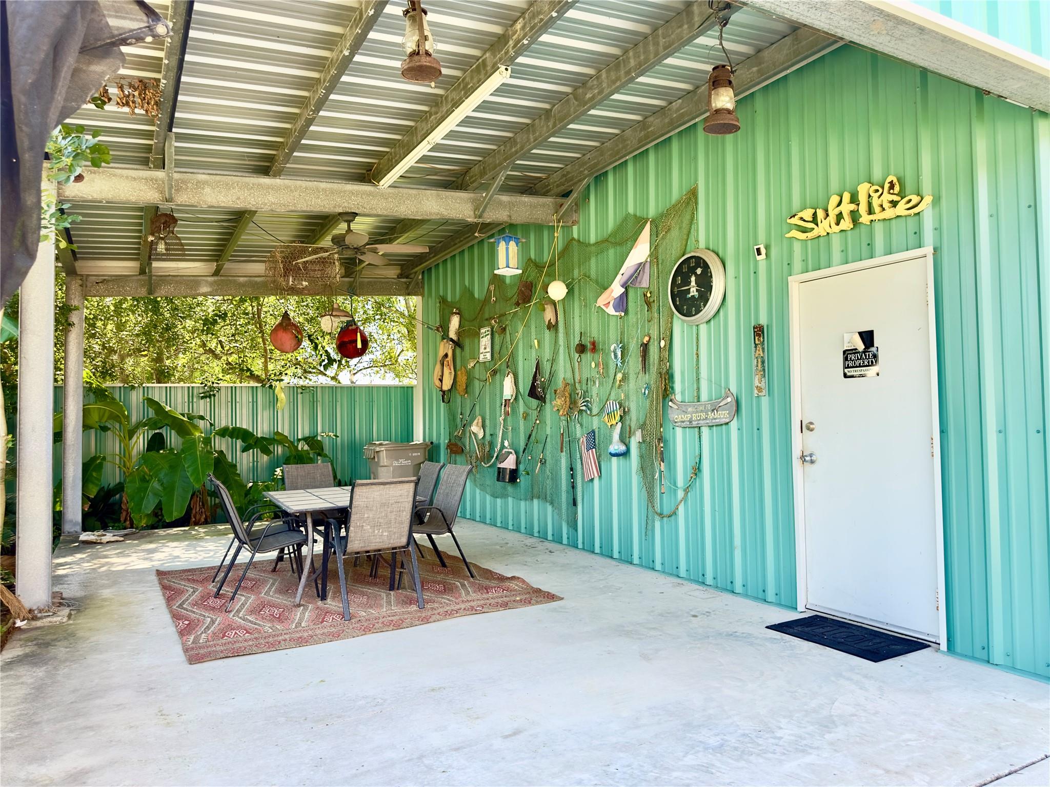 302 E Dallas Ave, Seadrift, TX 77983