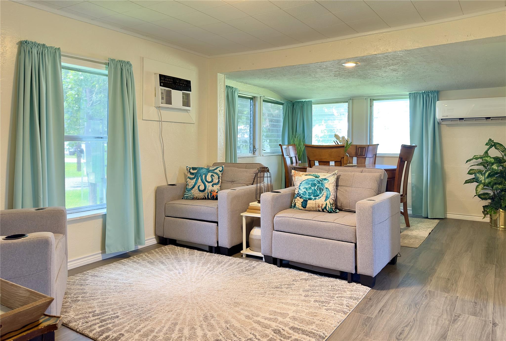 302 E Dallas Ave, Seadrift, TX 77983