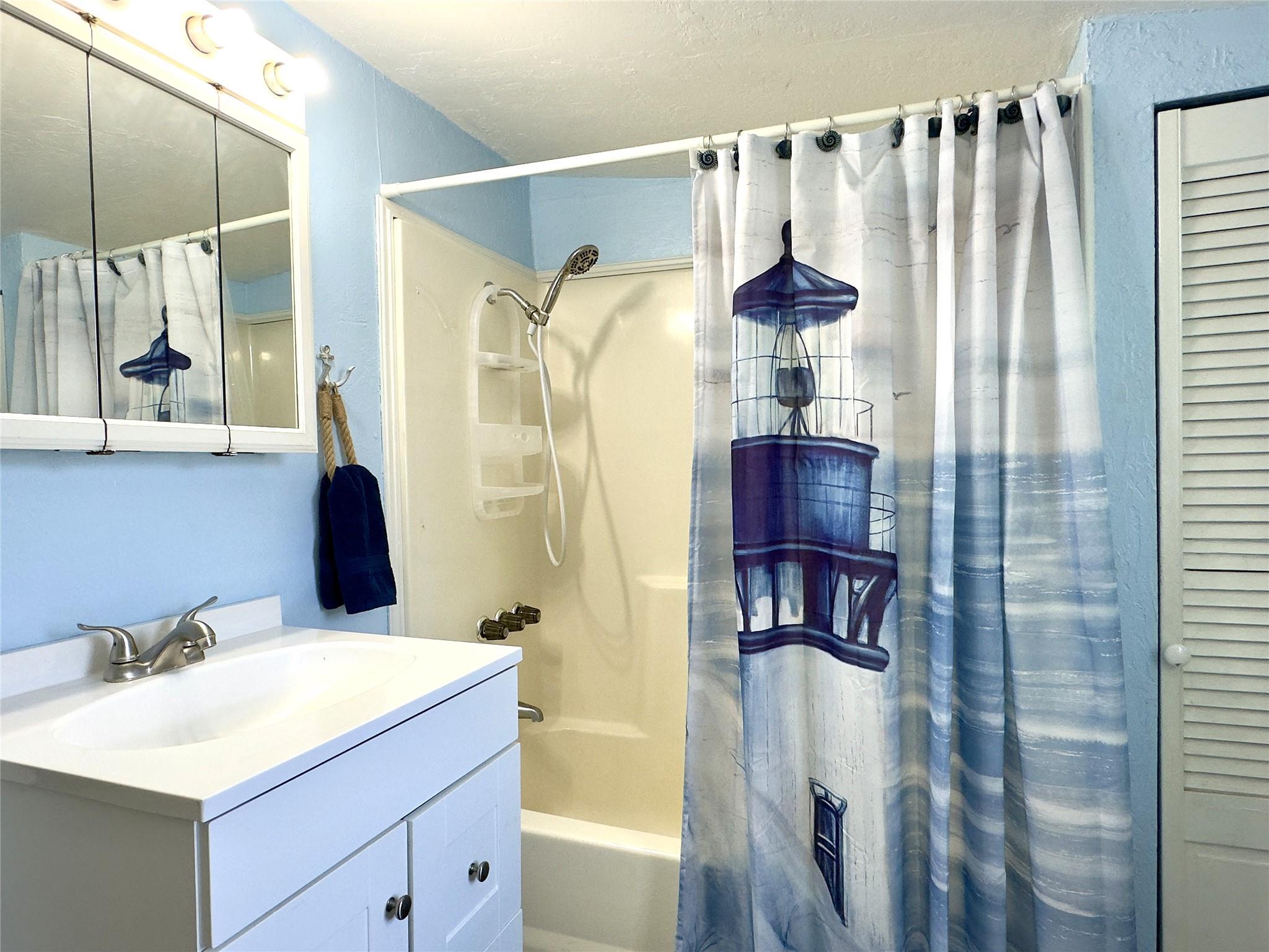 302 E Dallas Ave, Seadrift, TX 77983