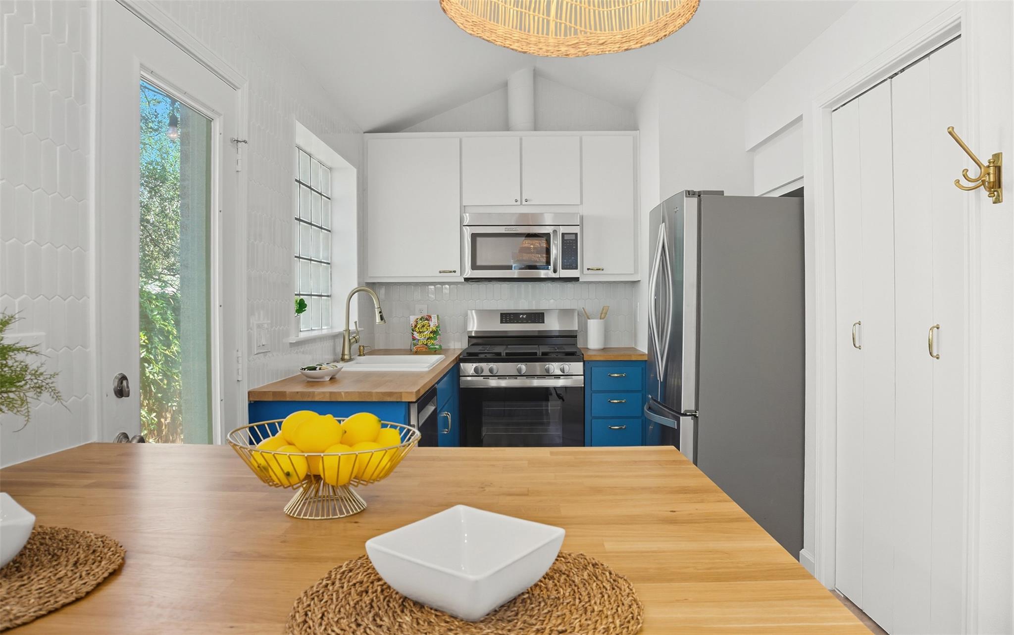 1608 Morgan Ln, Austin, TX 78704