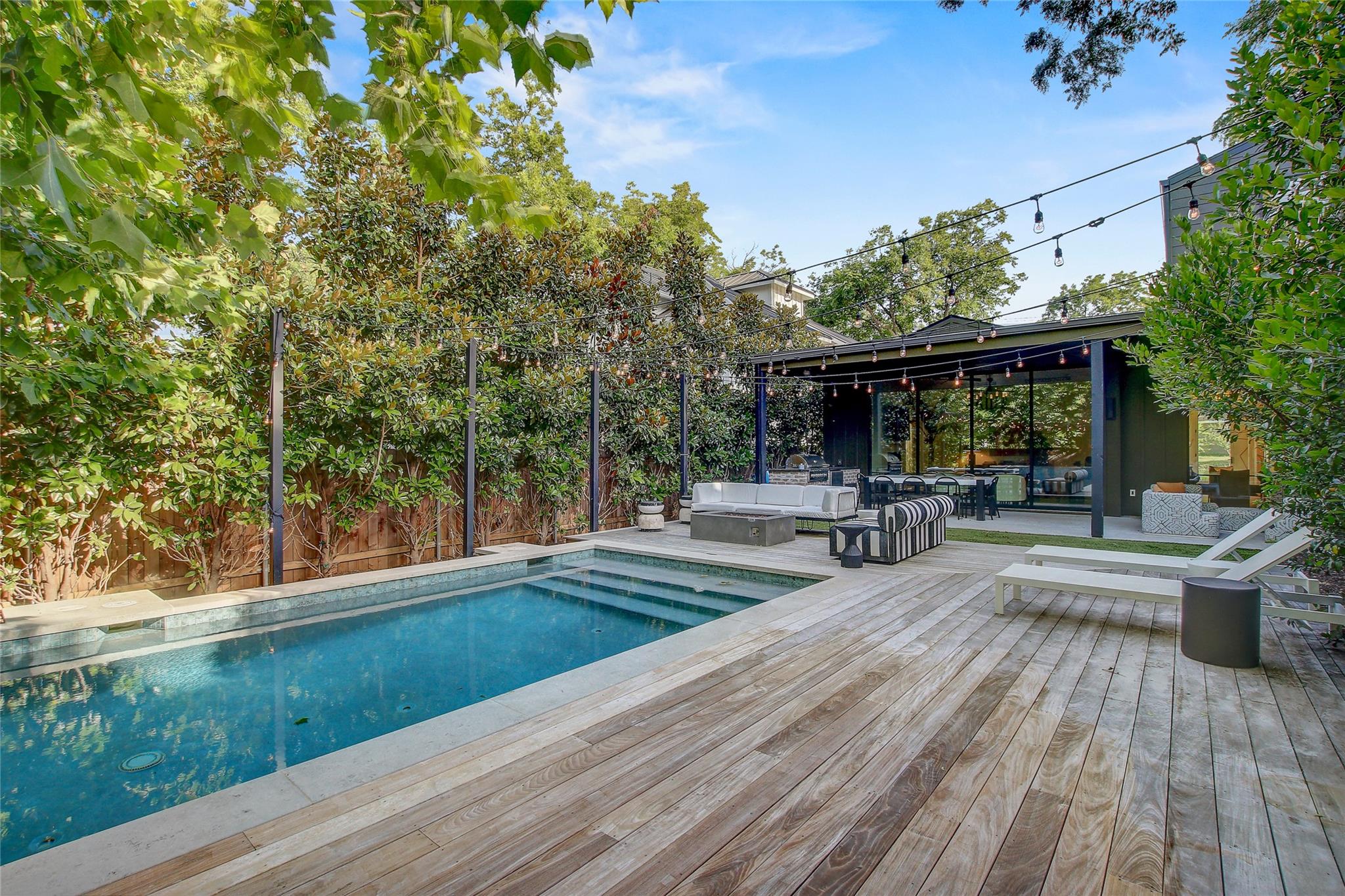 2006 Ford St, Austin, TX 78704