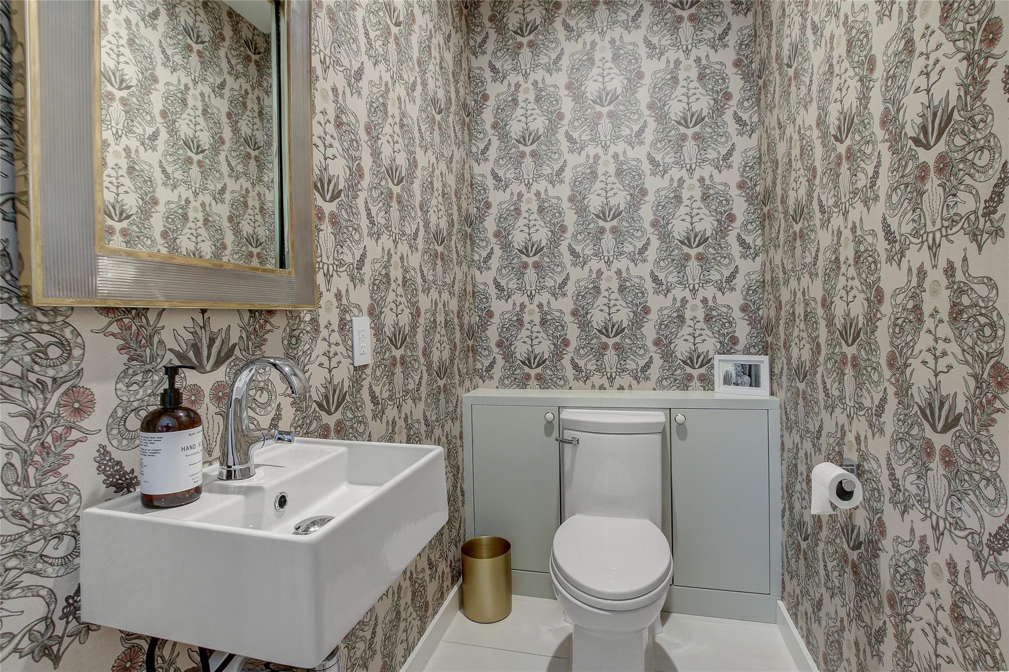 2006 Ford St, Austin, TX 78704