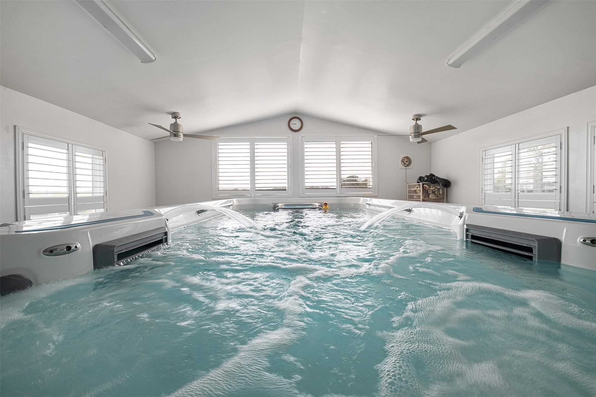 142 Zimmerhanzel Rd, Flatonia, TX 78941