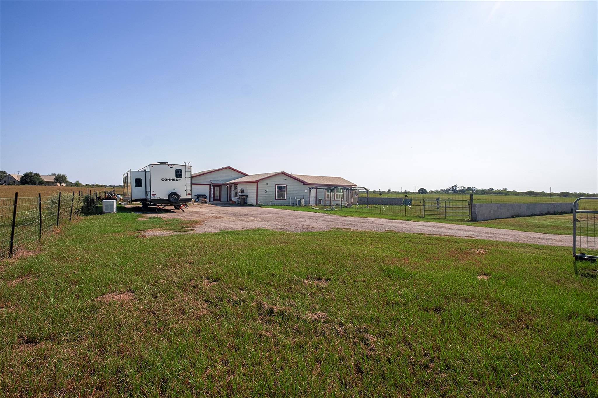 142 Zimmerhanzel Rd, Flatonia, TX 78941