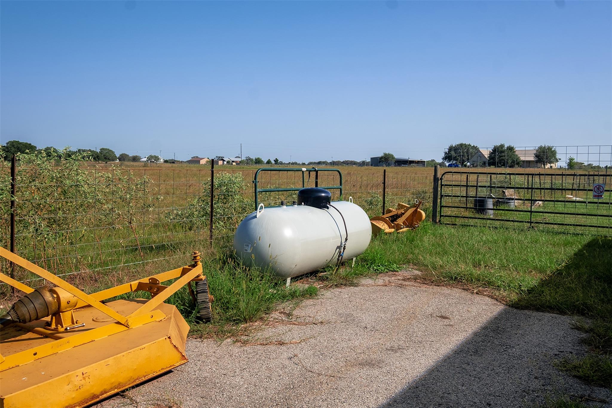 142 Zimmerhanzel Rd, Flatonia, TX 78941