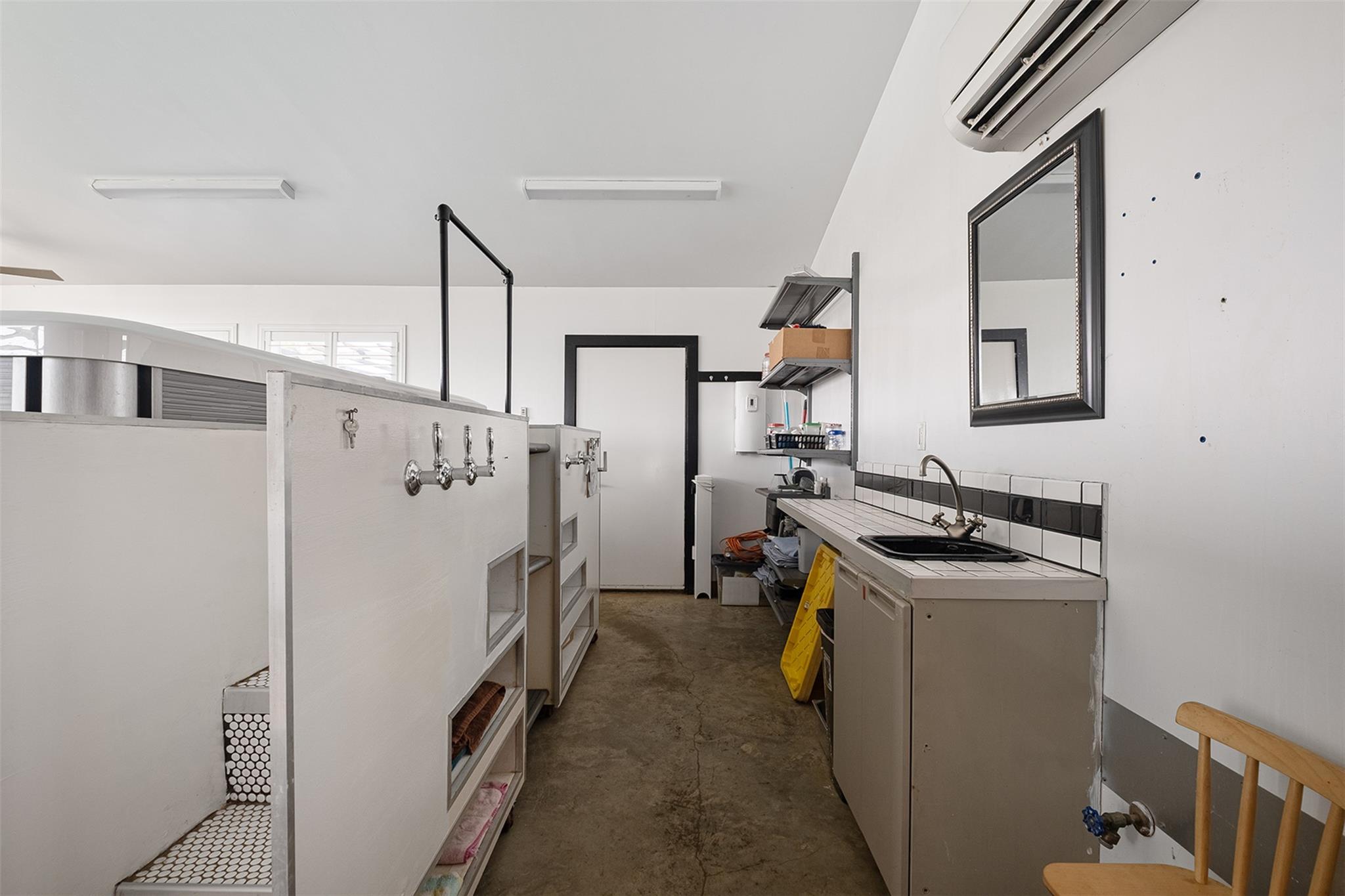 142 Zimmerhanzel Rd, Flatonia, TX 78941