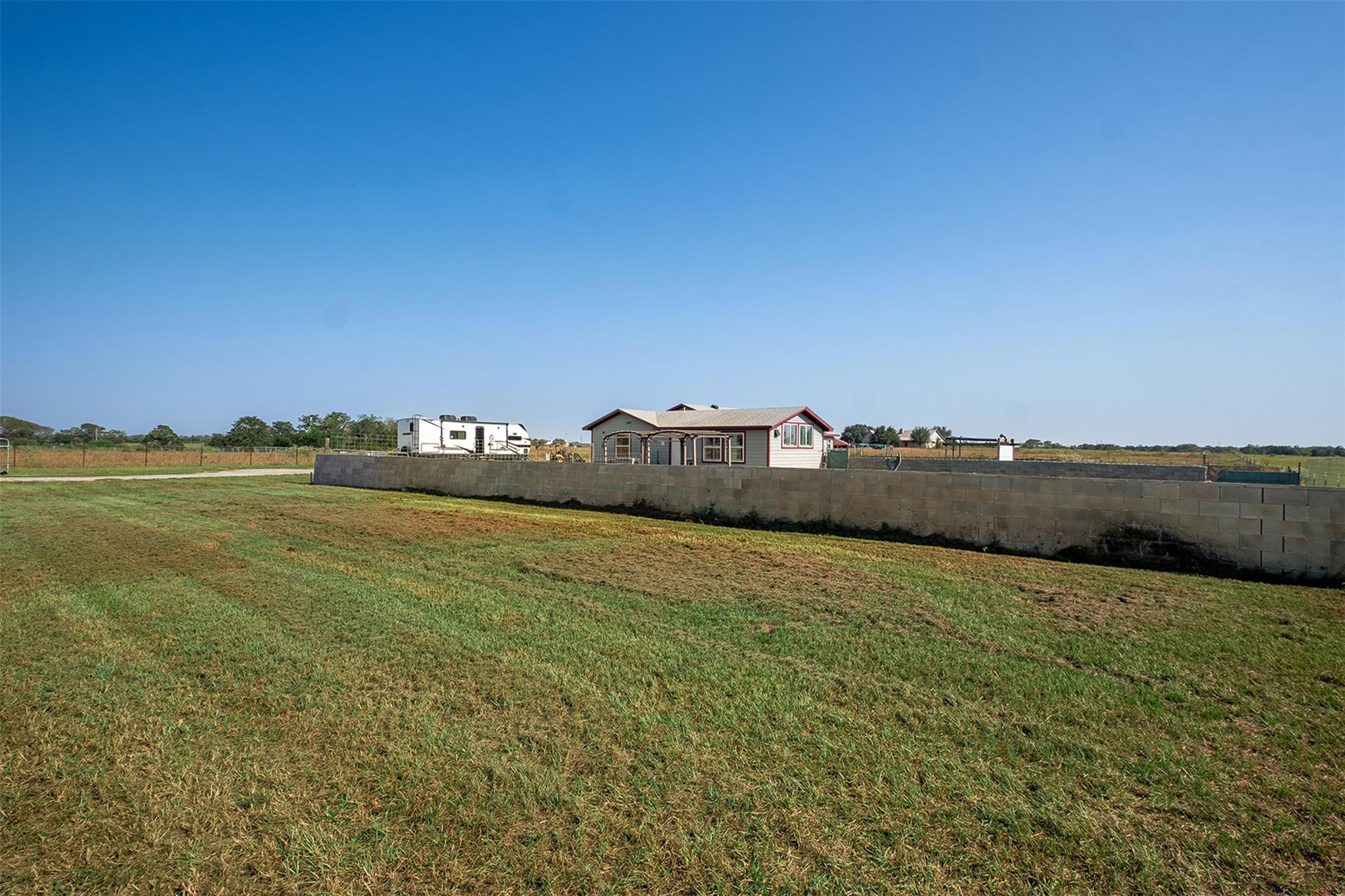 142 Zimmerhanzel Rd, Flatonia, TX 78941