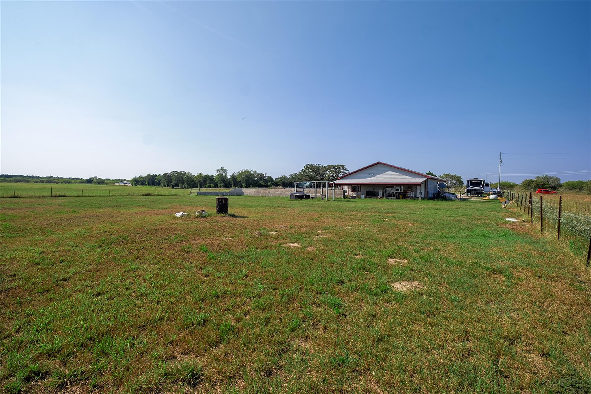142 Zimmerhanzel Rd, Flatonia, TX 78941