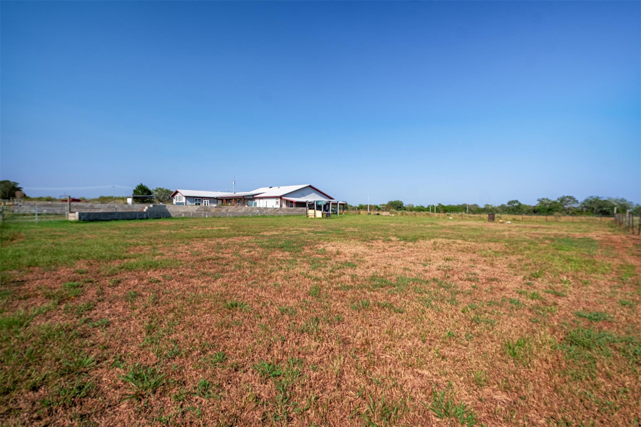 142 Zimmerhanzel Rd, Flatonia, TX 78941