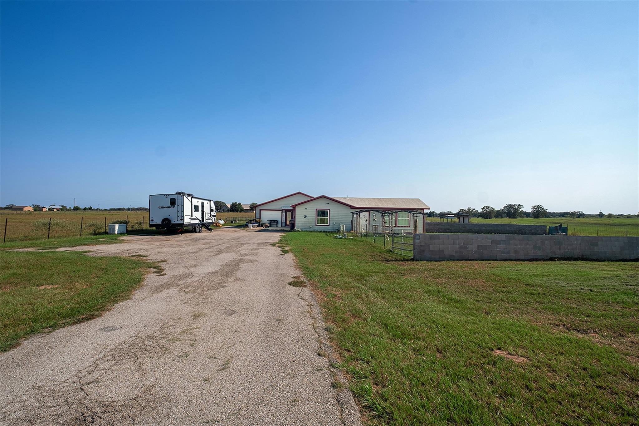 142 Zimmerhanzel Rd, Flatonia, TX 78941