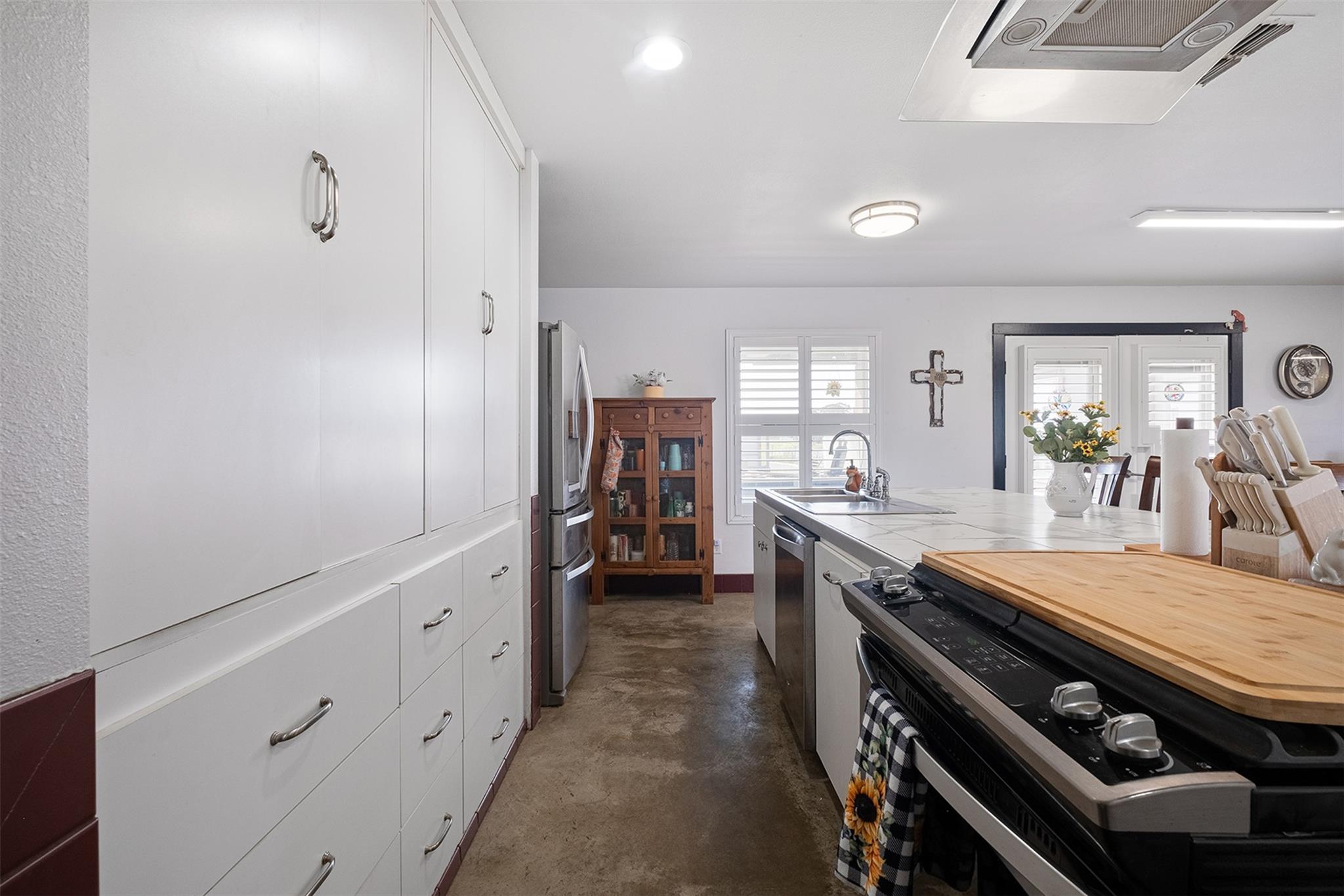 142 Zimmerhanzel Rd, Flatonia, TX 78941