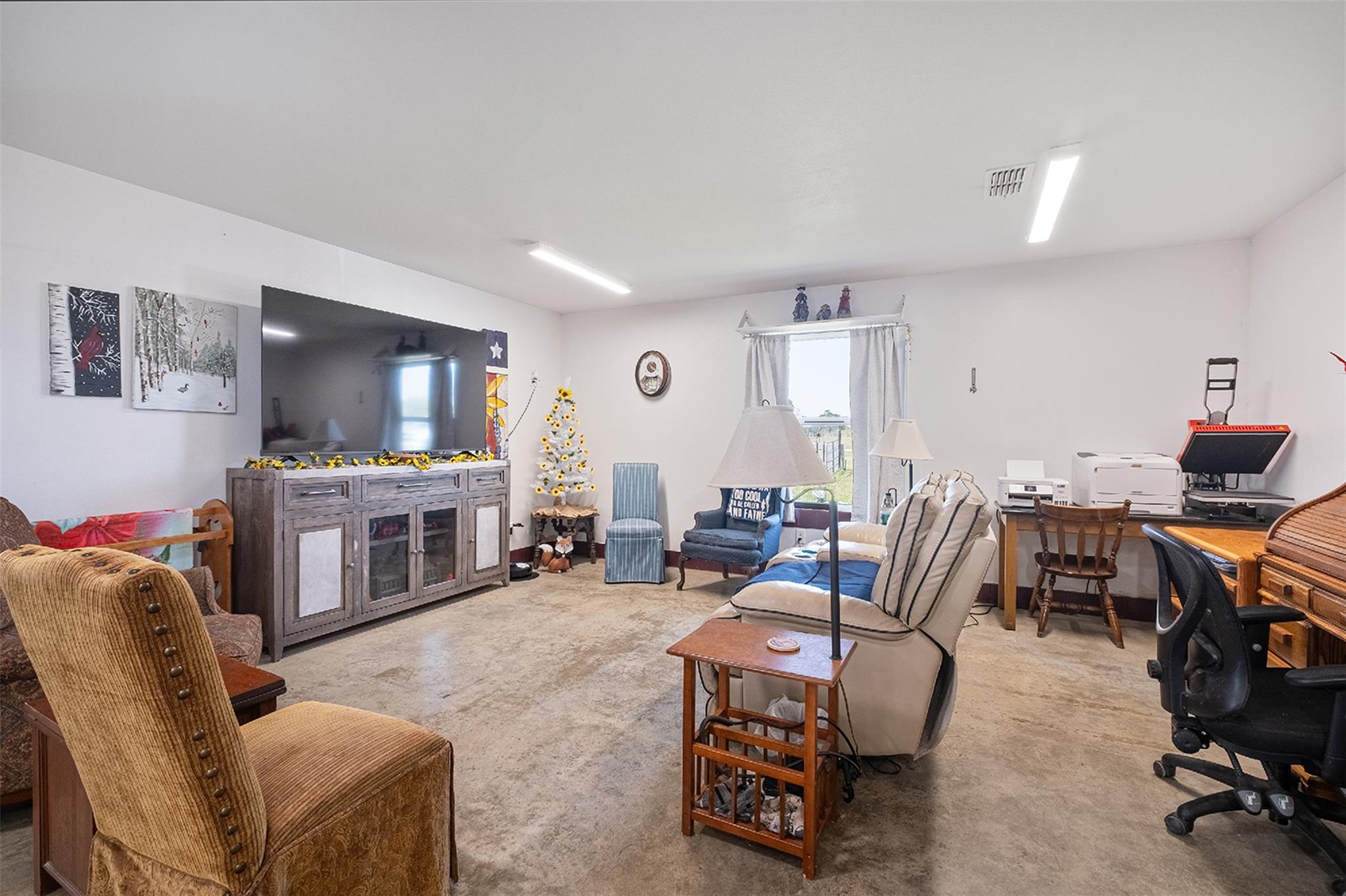 142 Zimmerhanzel Rd, Flatonia, TX 78941