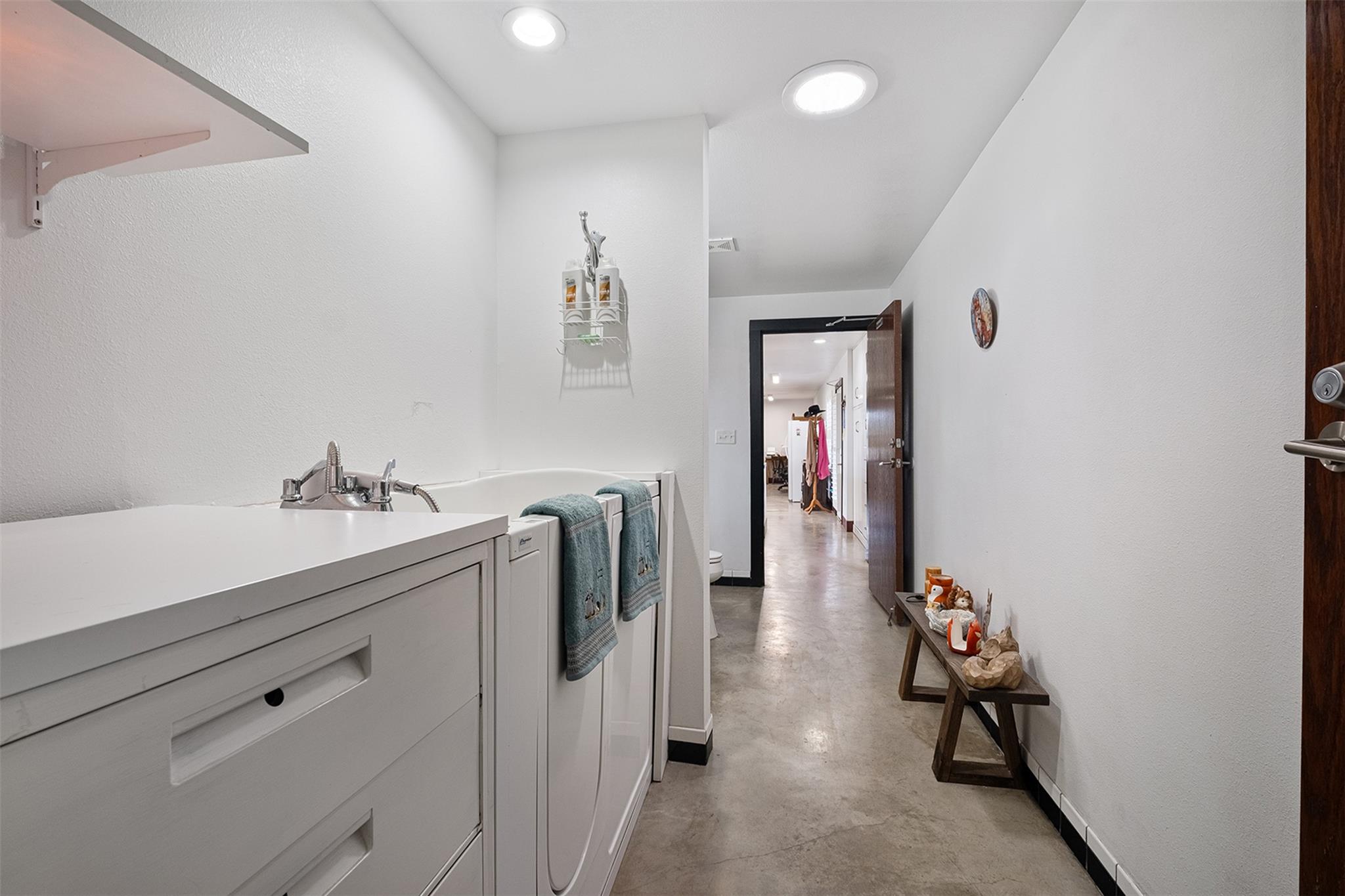 142 Zimmerhanzel Rd, Flatonia, TX 78941