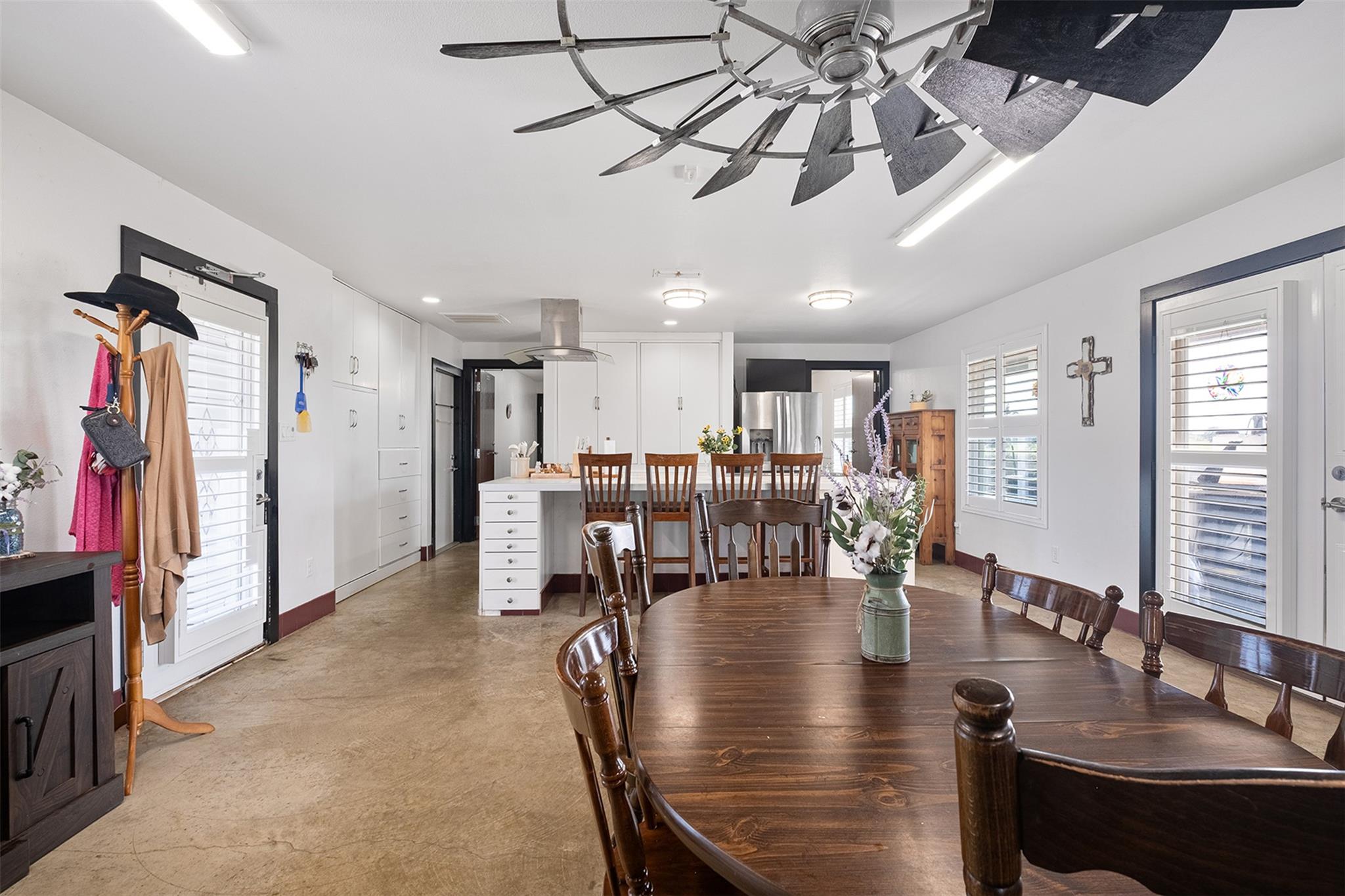 142 Zimmerhanzel Rd, Flatonia, TX 78941