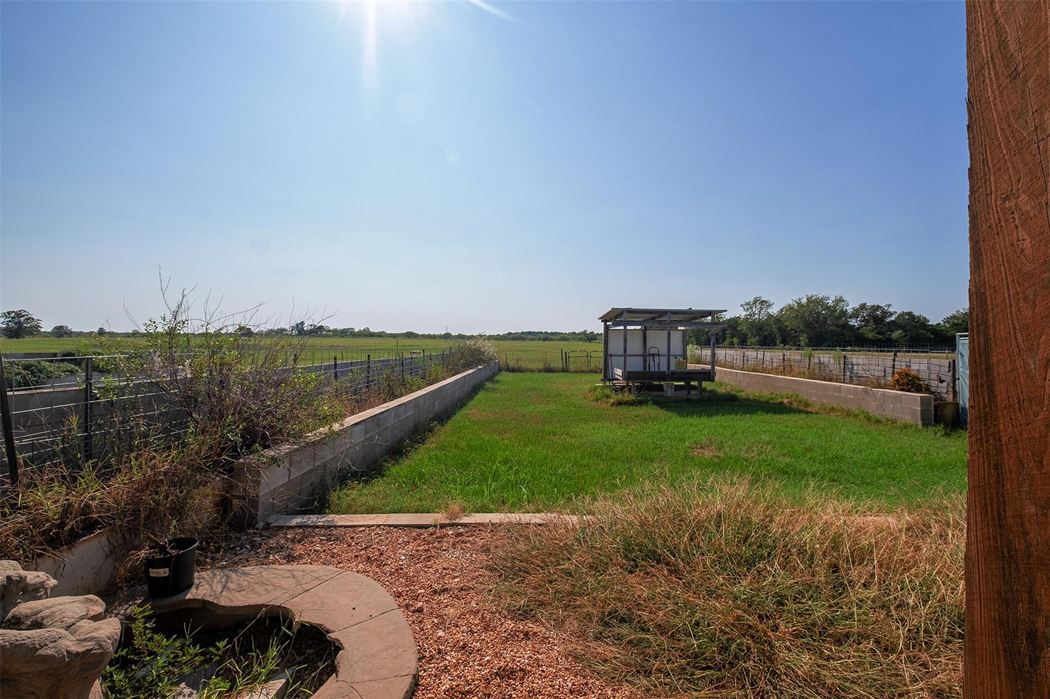 142 Zimmerhanzel Rd, Flatonia, TX 78941