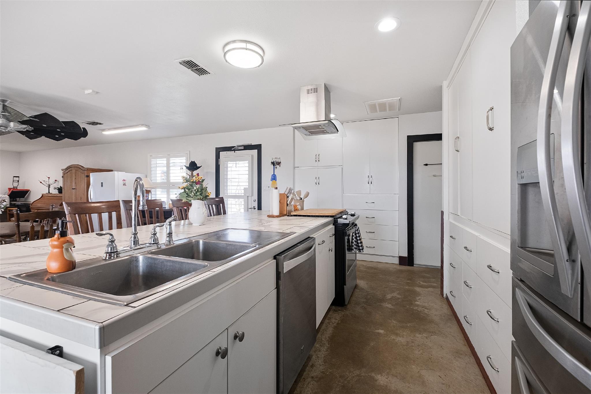 142 Zimmerhanzel Rd, Flatonia, TX 78941