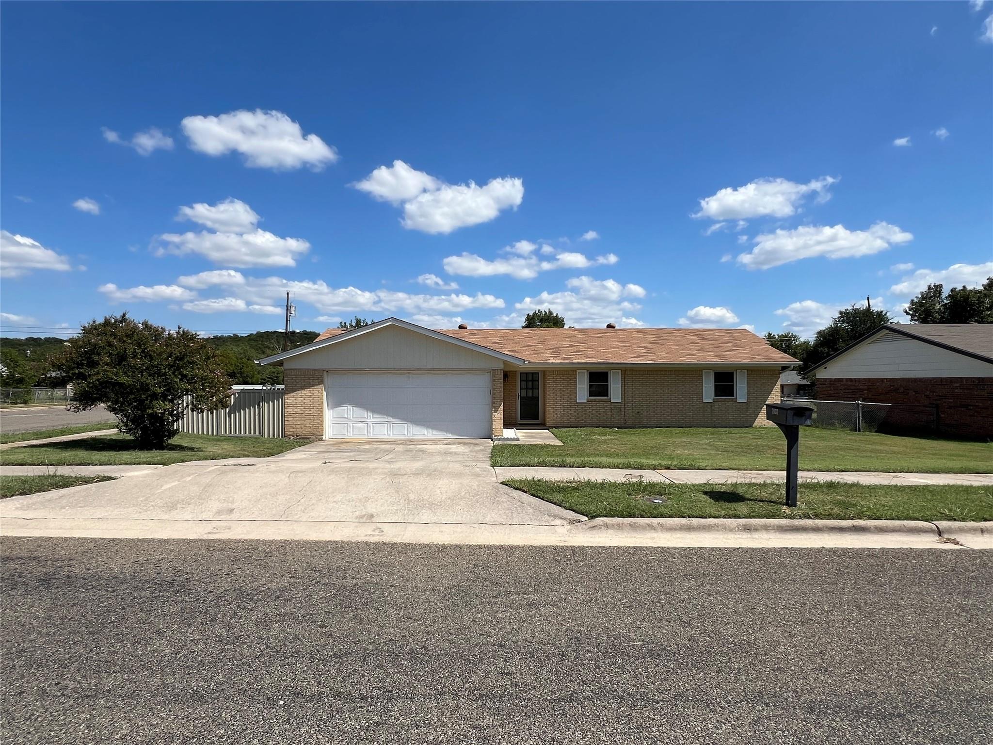 2002 Patricia St, Copperas Cove, TX 76522